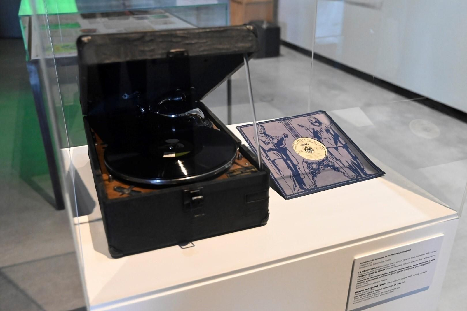 La exposición 'José Val del Omar: Una Técnica con T mayúscula', en imágenes