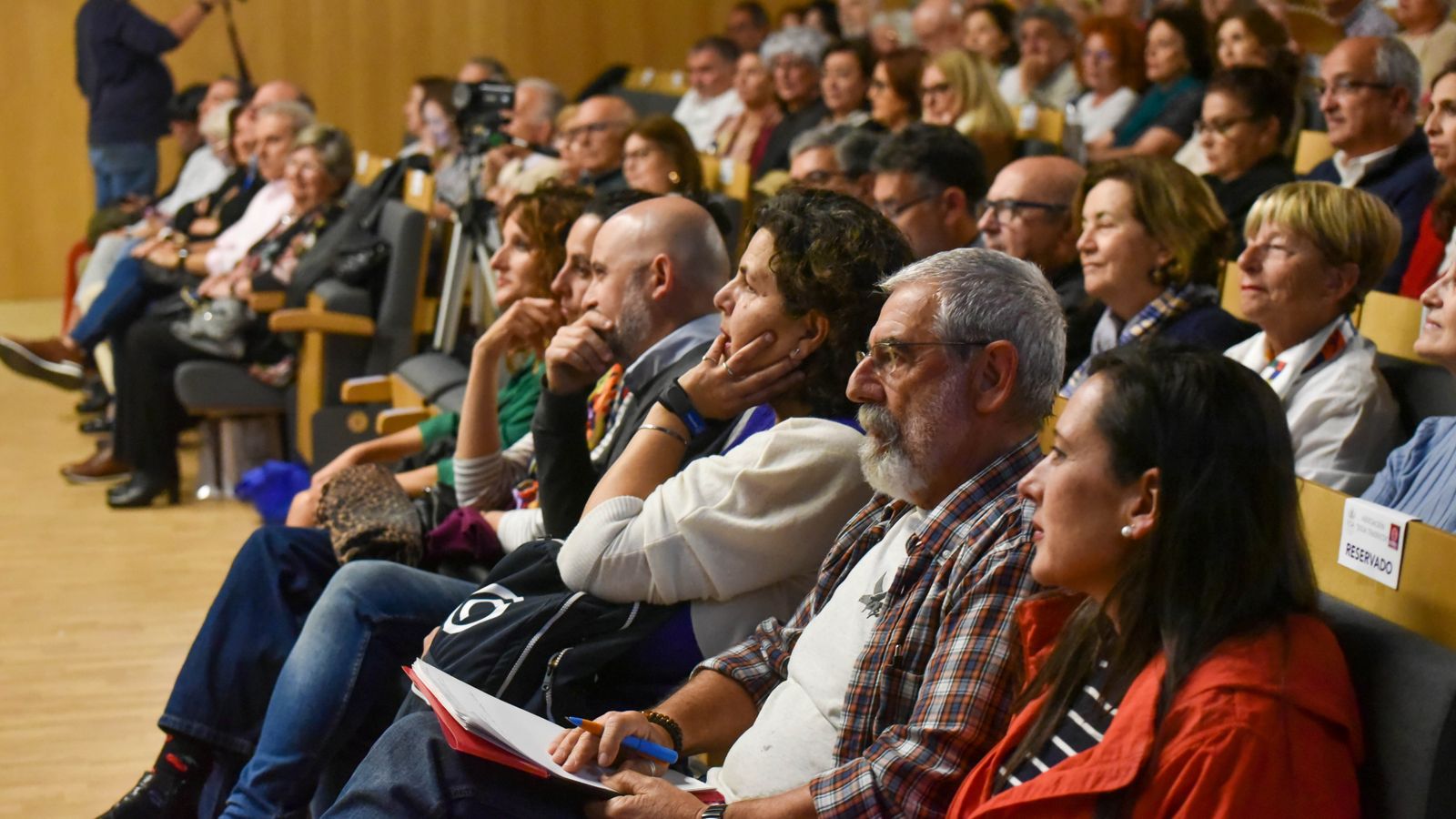 Fotos de la conferencia de Rosa María Calaf con Juan Jose Téllez