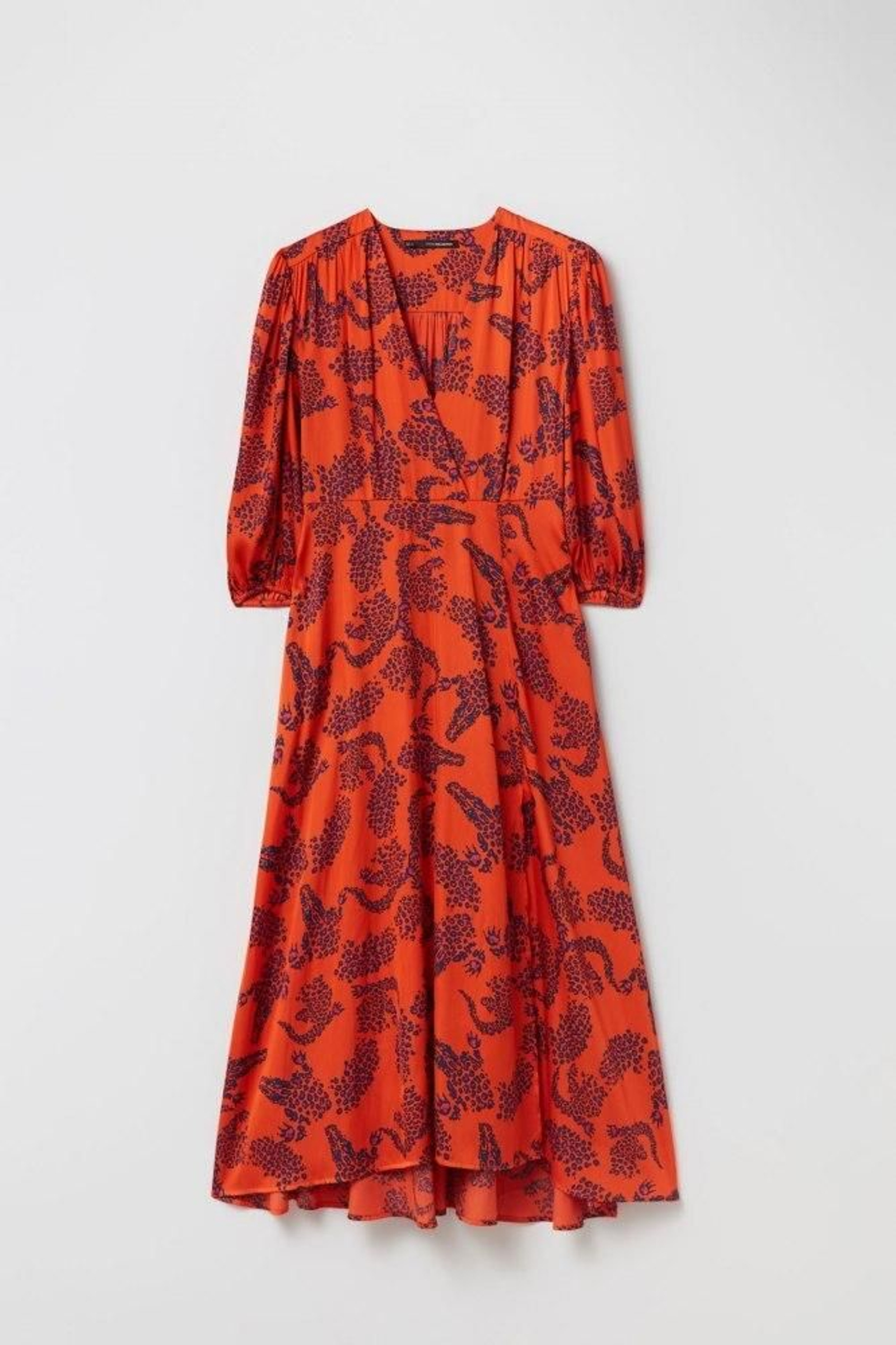 Vestido naranja con estampado de las rebajas de Sfera.
