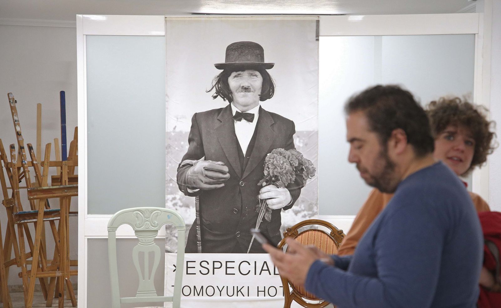 Fotos de la exposición de Tomoyuki Hotta 'Tomo los muros, prende la vida' en Algeciras