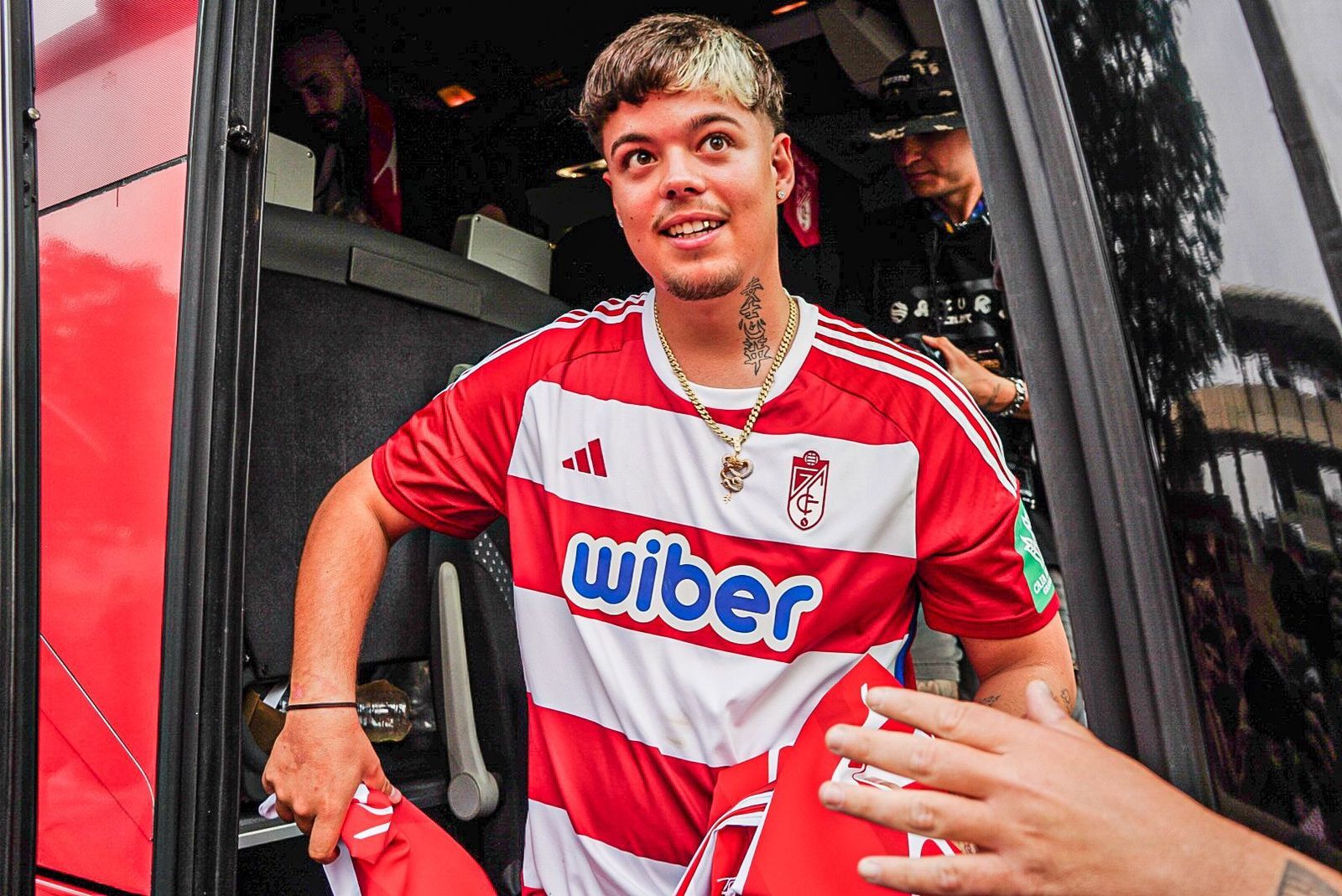 La llegada de Saiko a Los Cármenes, en imágenes