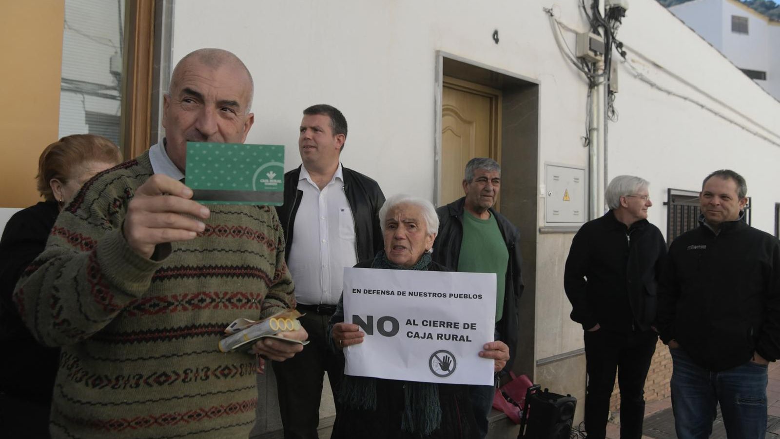 Piden a la sucursal que mantenga la oficina abierta durante toda la semana