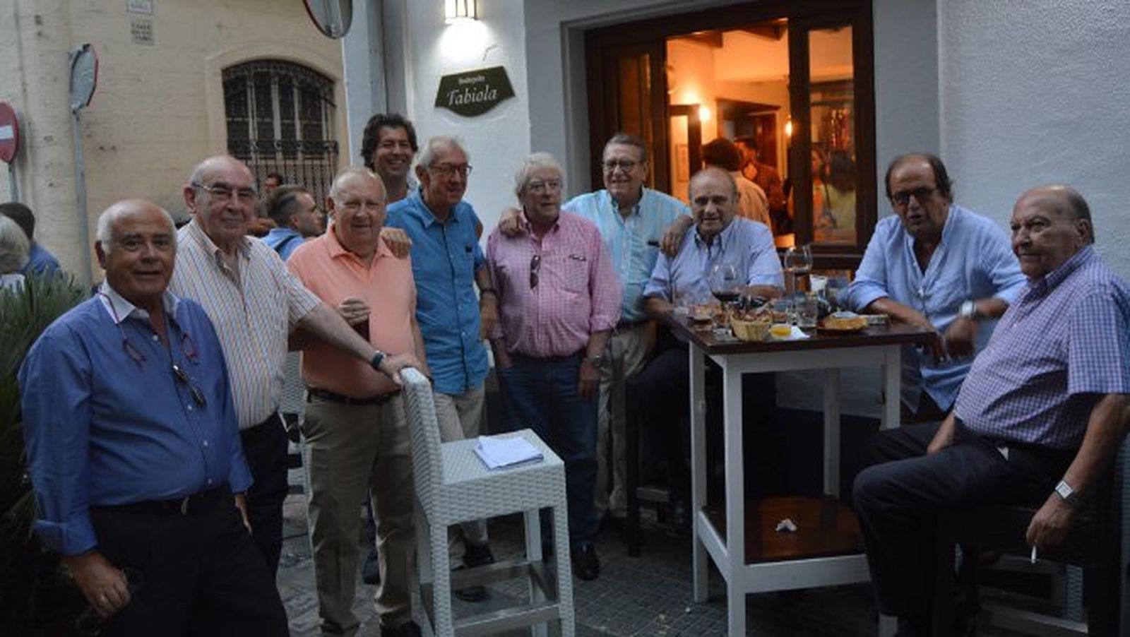 Antonio Grimaldi, Paco Sanz, Valentín Lasanta, Ramón y Manolo Vázquez, Juan Lamet, Paco Vázquez, Nono Copano, Carlos Maira y Francisco Toscano, durante la inauguración.