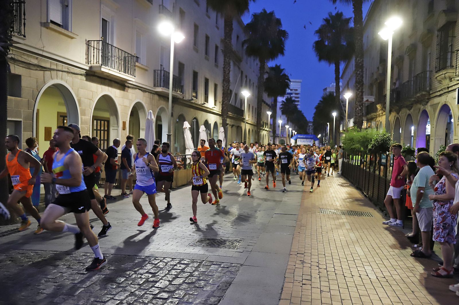 Imágenes de la Carrera Nocturna de Huelva