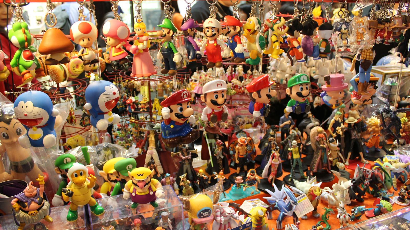 Se podrán adquirir desde juguetes de los personajes que marcaron una época como Geyperman, Madelman, Airgamboys, hasta las últimas figuras de Star Wars, Scalextric, trenes eléctricos, Playmobil, Barriguitas, Lego...