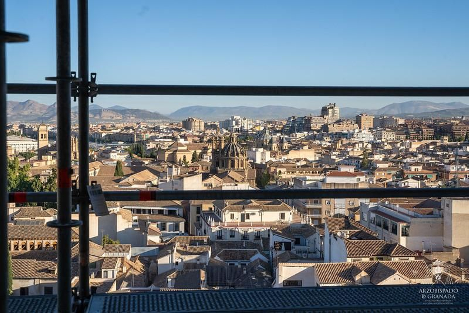 Las imágenes de Granada y la Catedral desde su torre, en plena restauración