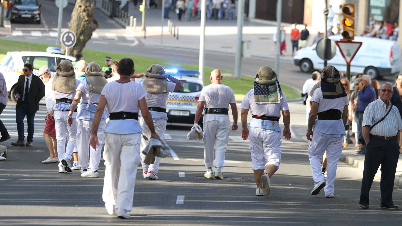 Agentes de la Policía Local, durante la bajada del año pasado.