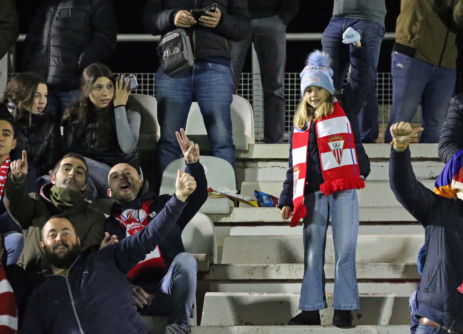 Fotos de la afición en el Nuevo Mirador