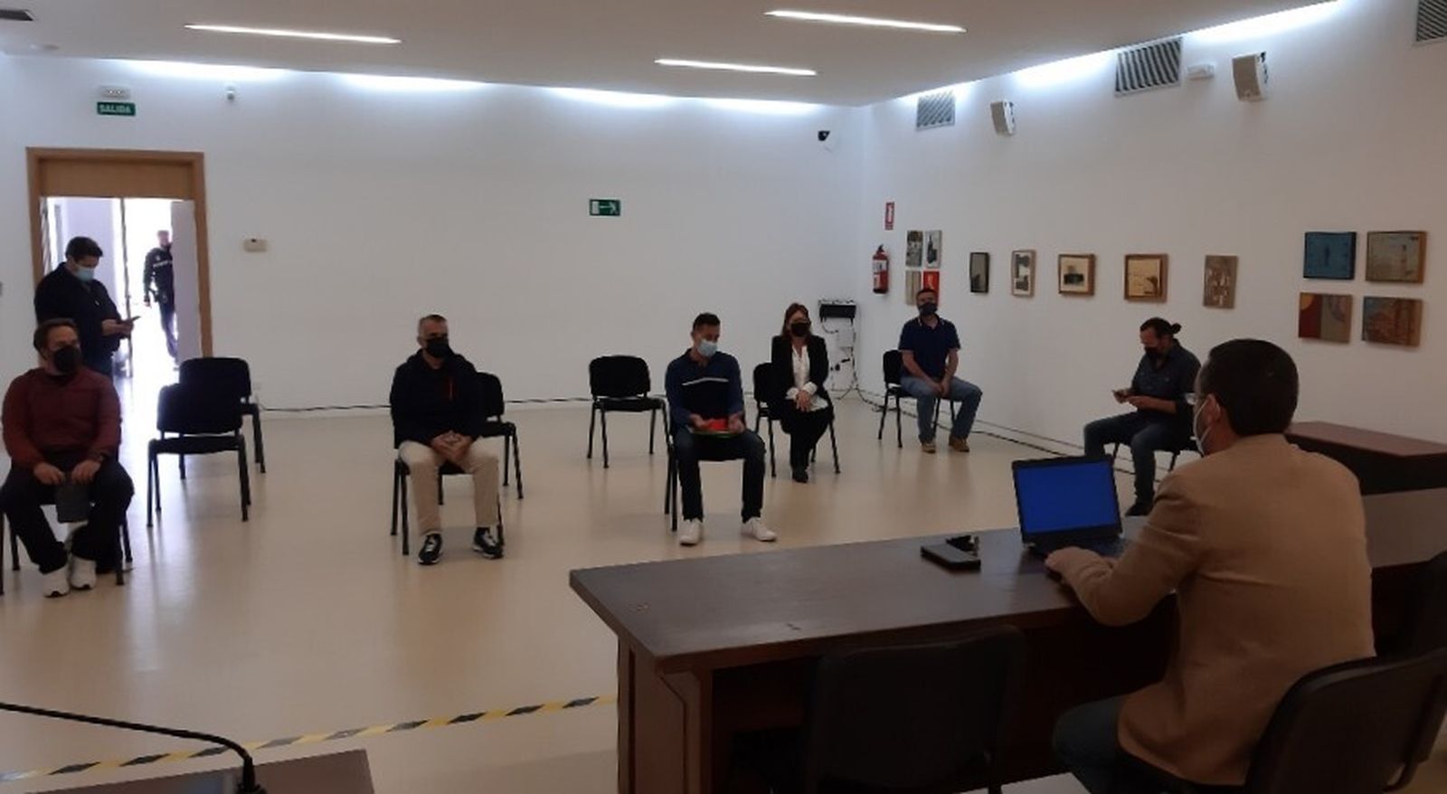 Un momento de la reunión entre Juan Franco y los representantes de Alaho