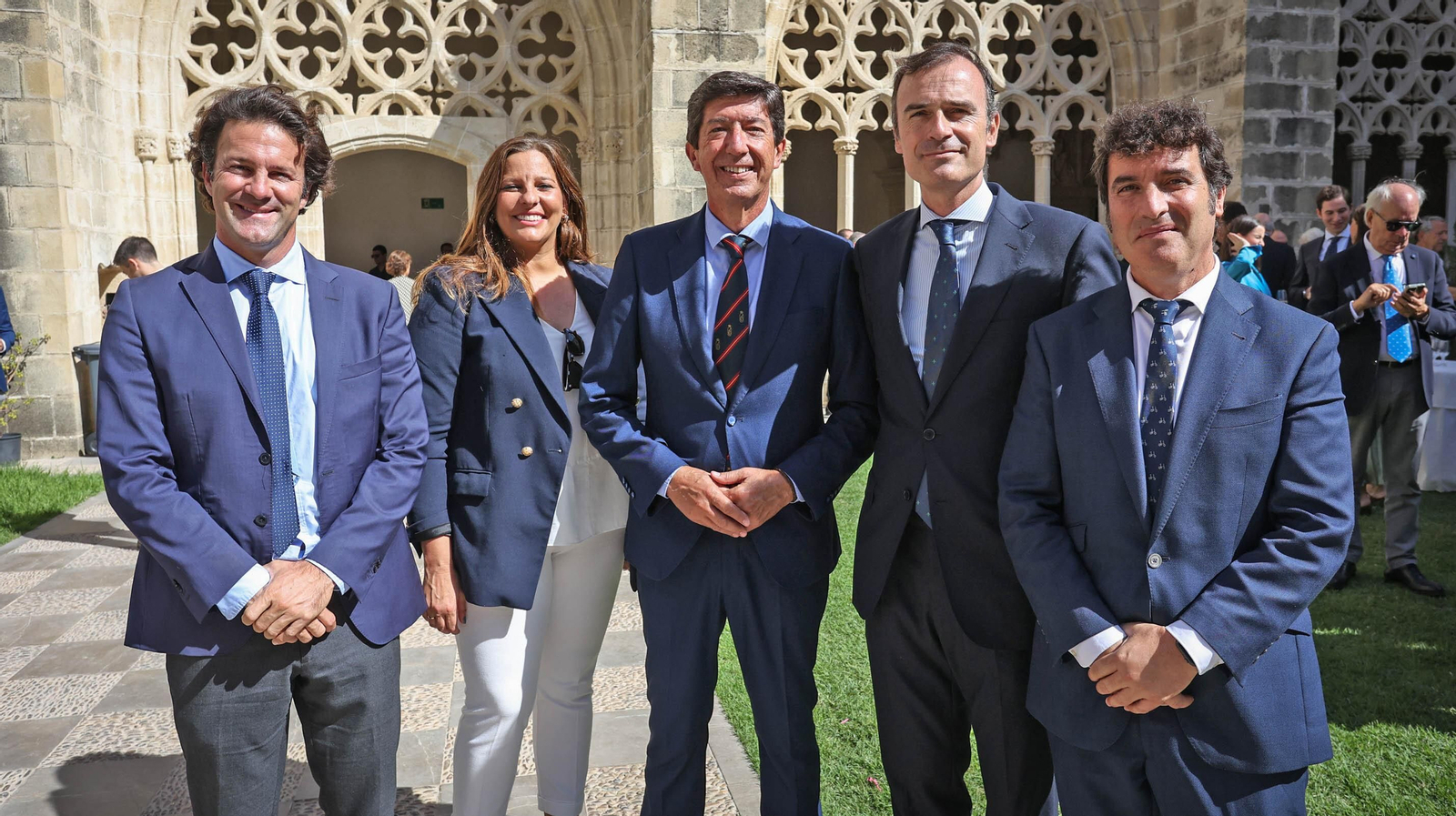 Rafael de Paula, Curro Romero, Padilla, entre otros asistentes al nombramiento de Ávaro Domeq