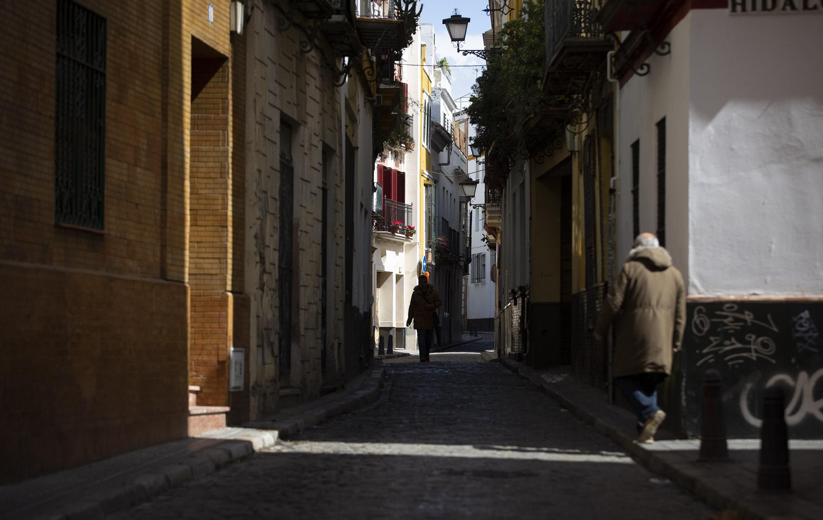 Coronavirus: Las imágenes del segundo día laboral de cuarentena en Sevilla
