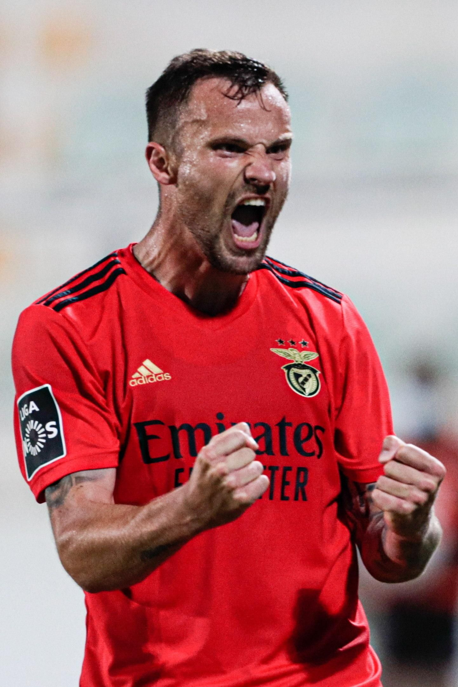 Seferovic celebra un gol con el Benfica.