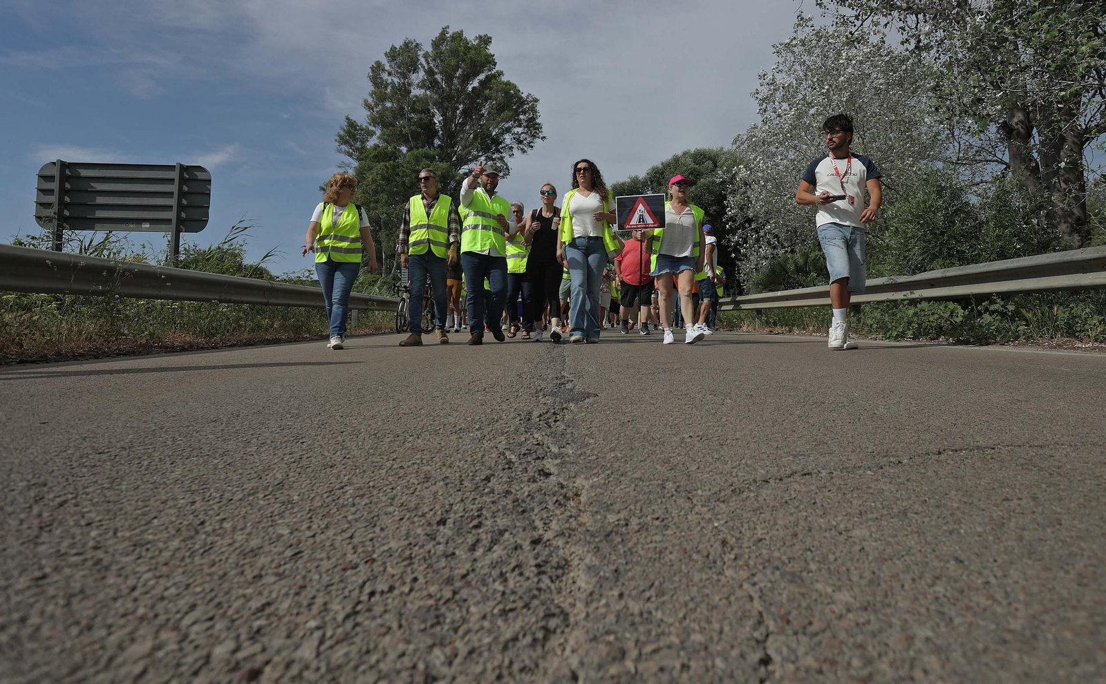 Fotos de la concentración por el mal estado de la carretera A-405 en Jimena