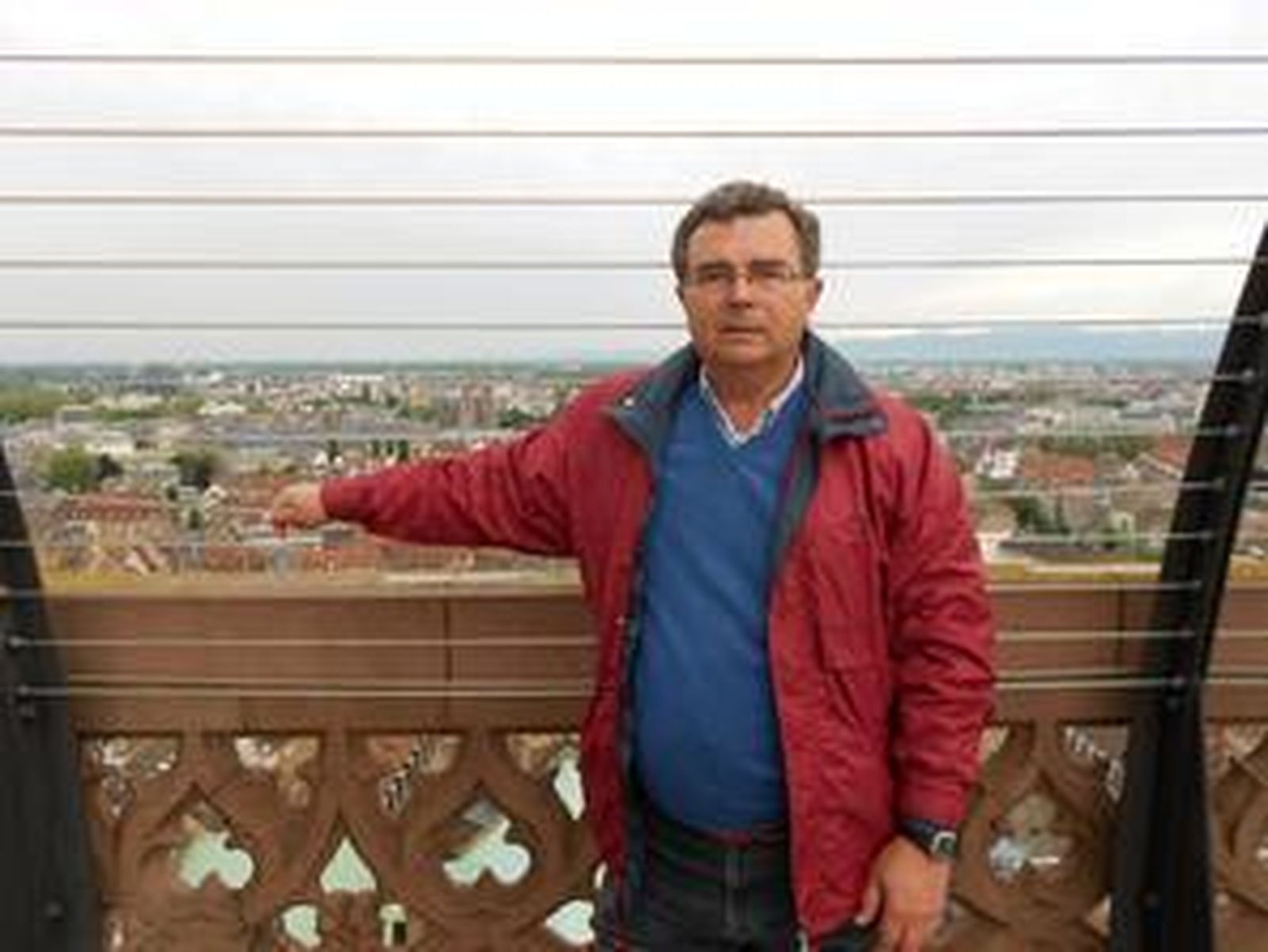 El geógrafo cosmopolita y viajero catedrático en pueblología