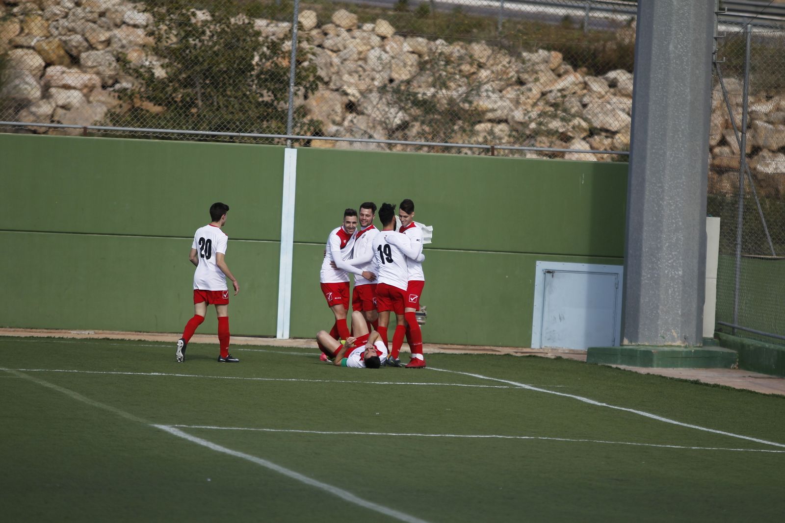 Jugadores abderitanos celebrando el gol del triunfo.