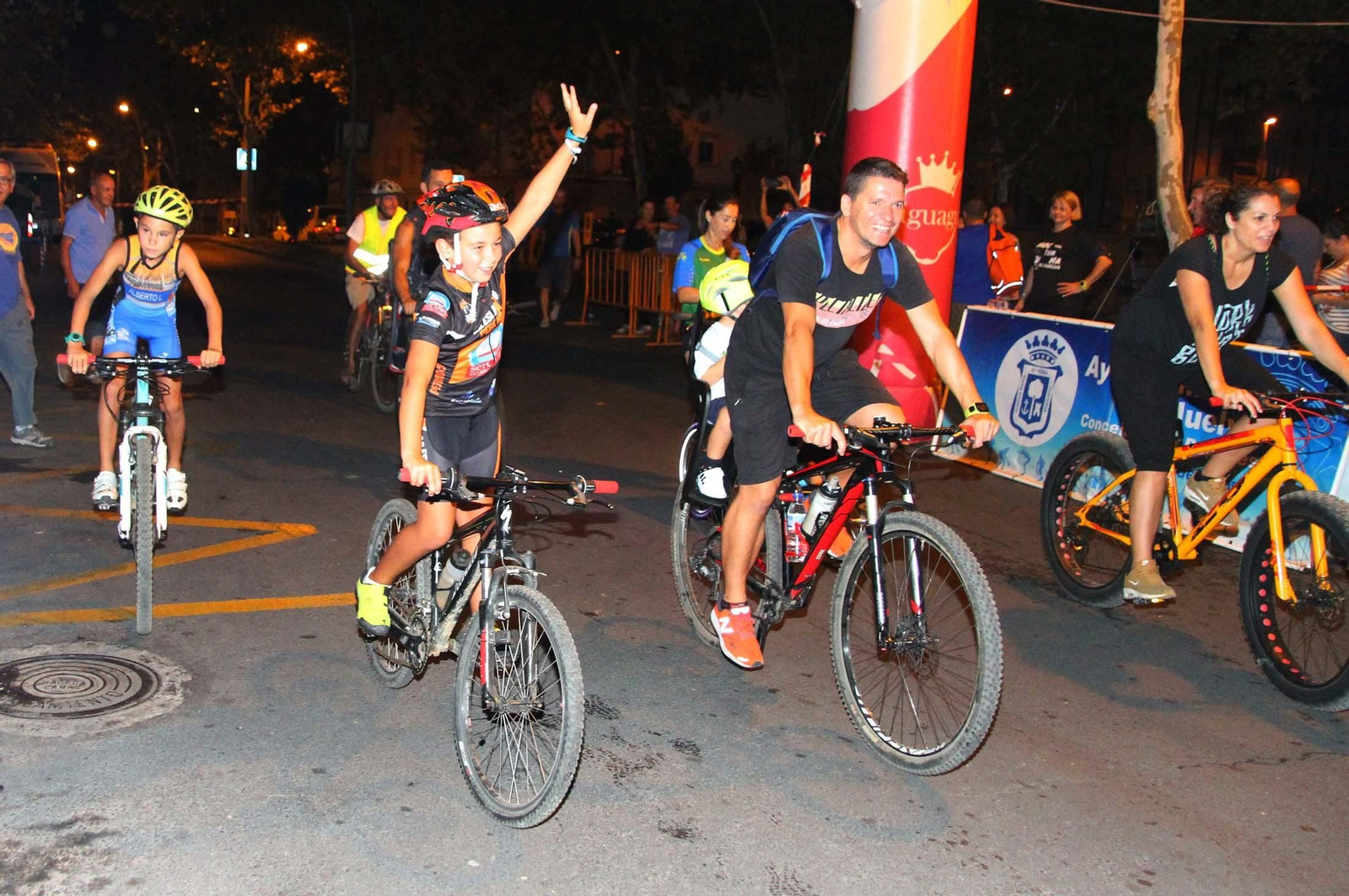 La VII Carrera Nocturna de Huelva en imágenes