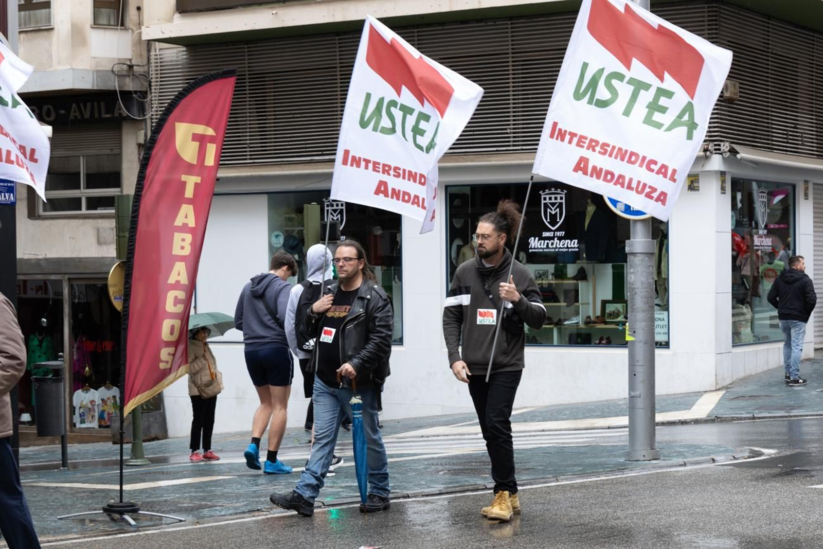 Unas 200 personas han participado en la manifestación por el Día del Trabajo.