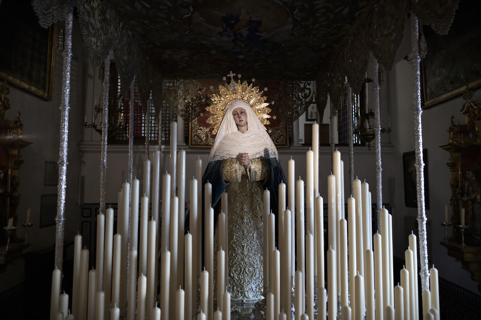 La imágenes de la Virgen de las Aguas del Museo en su palio