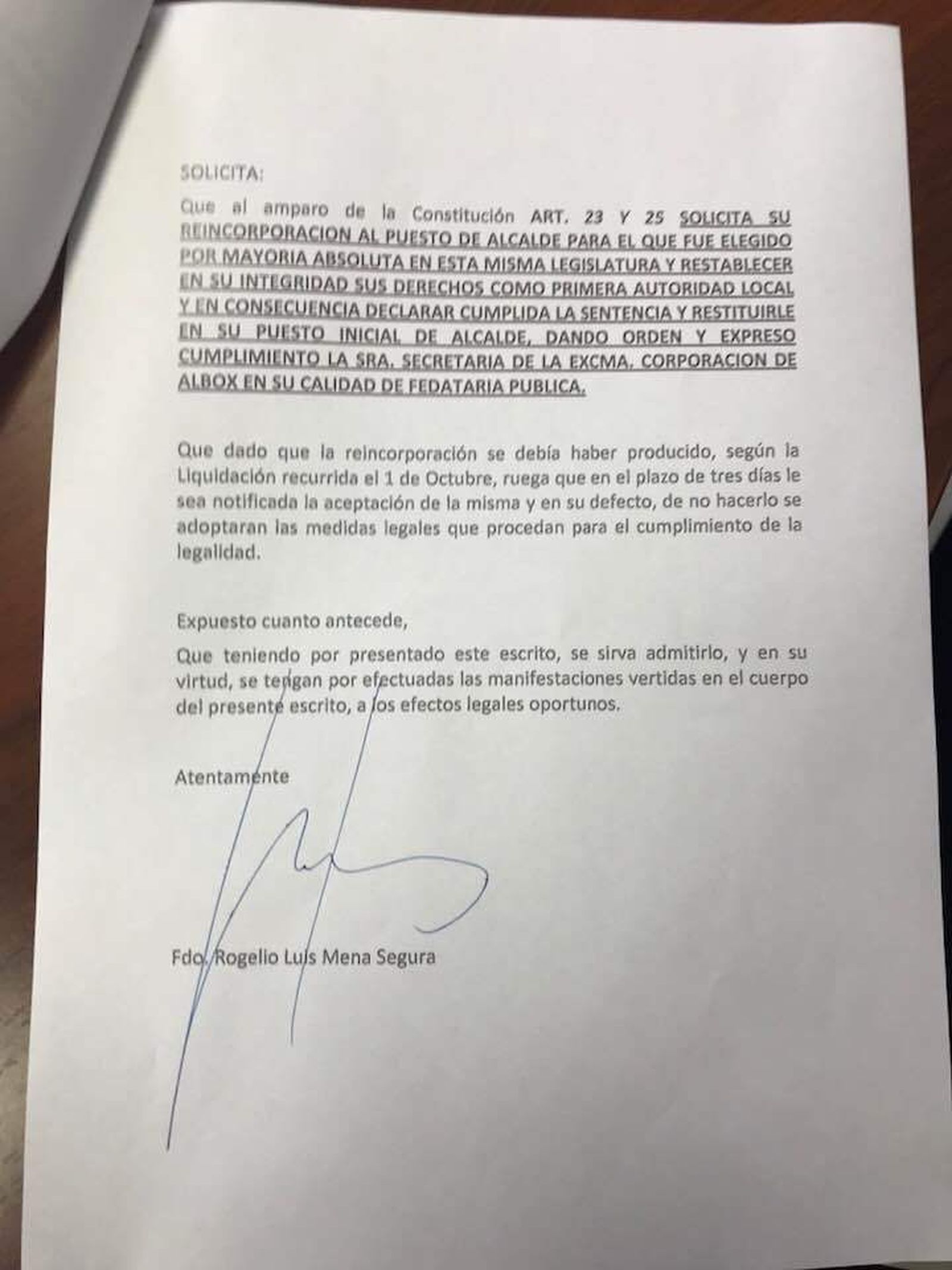 Mena solicita a Torrecillas que le devuelva la vara de mando
