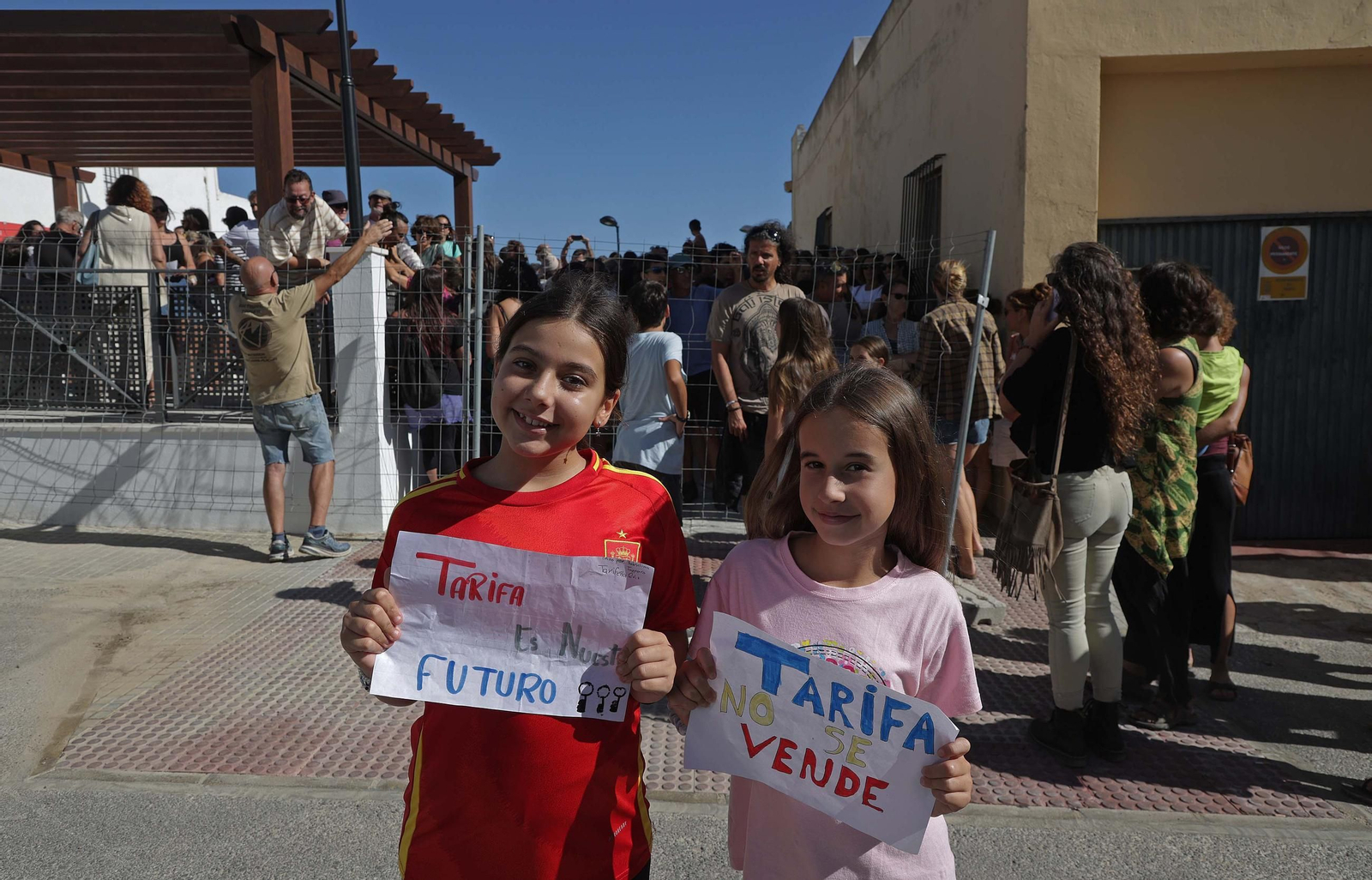 Fotos de la manifestación contra la reforma del frente litoral en Tarifa