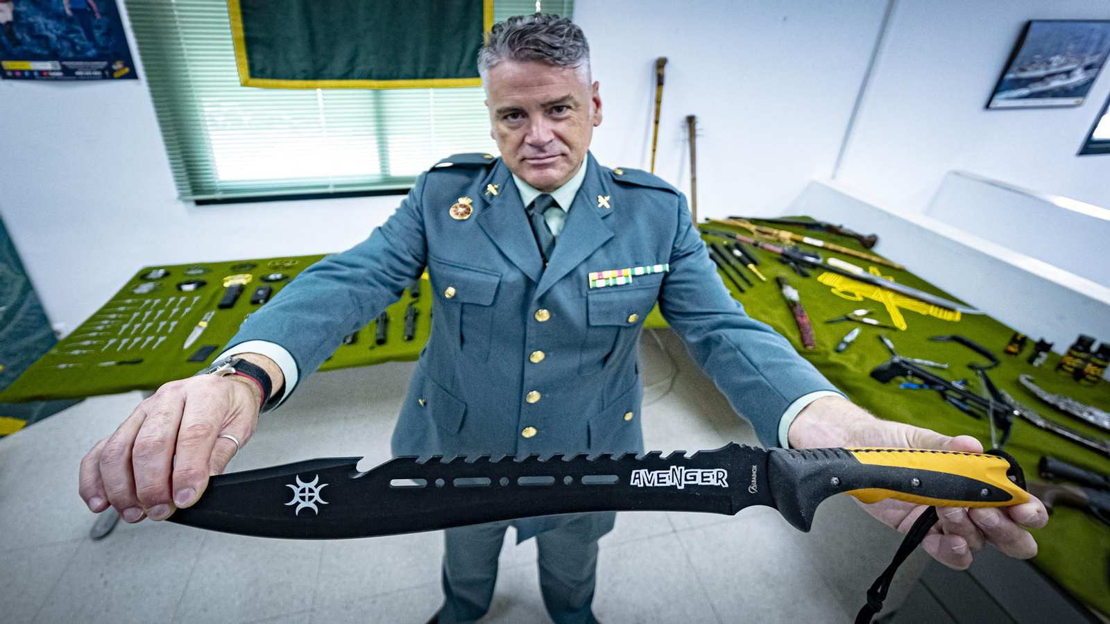 Armas y los objetos prohibidos requisados por la Guardia Civil en Cádiz