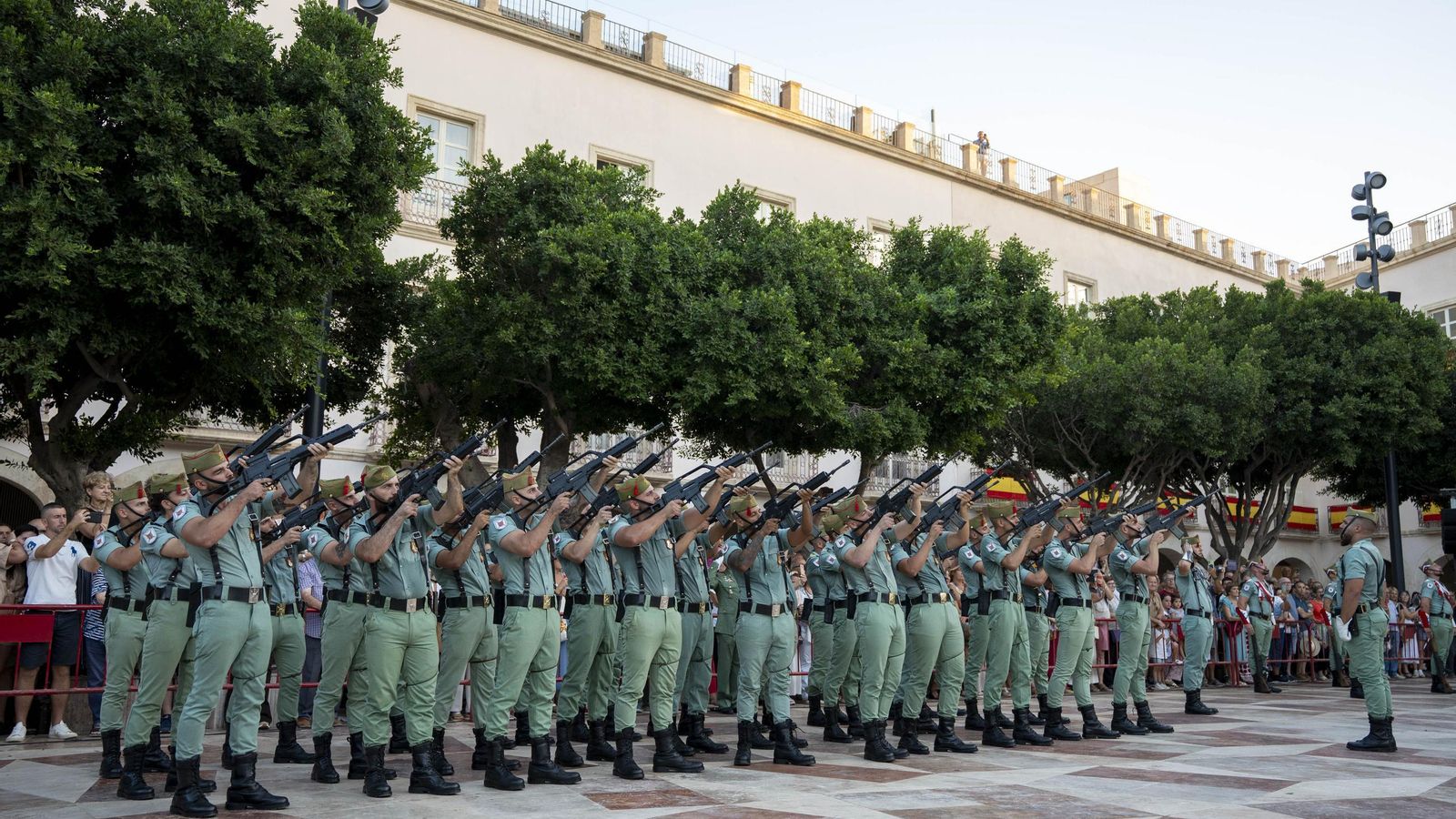 Soldados de la Legión en la Plaza Vieja de Almería.