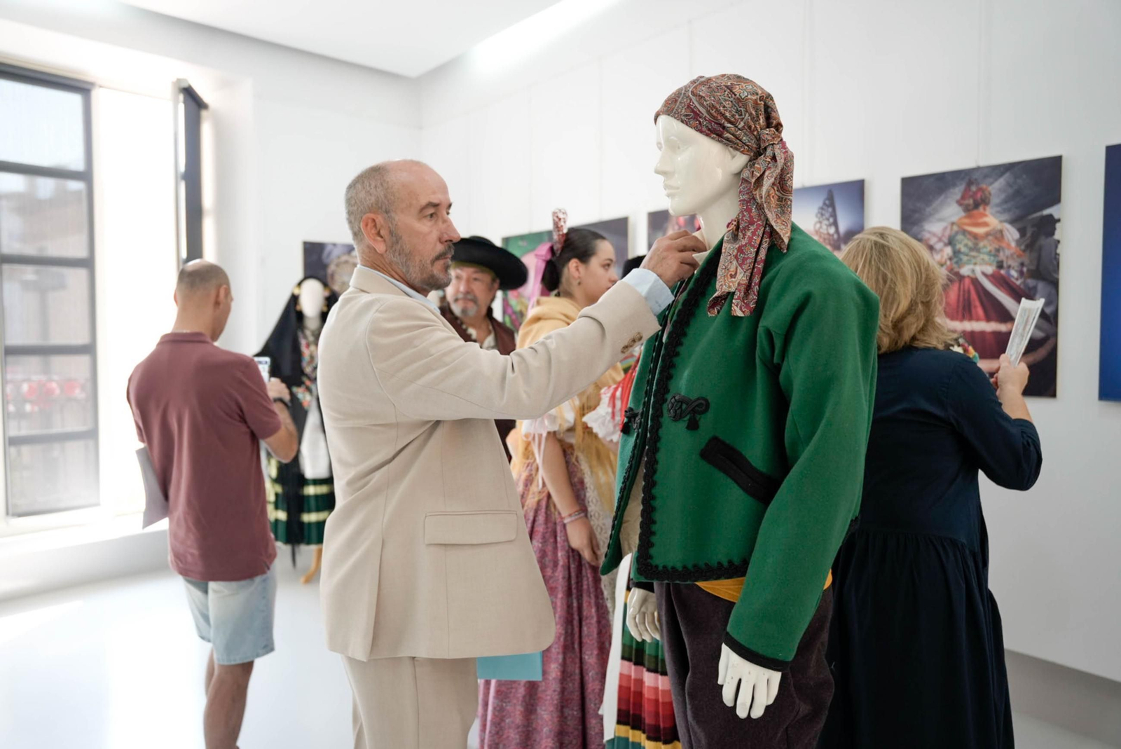 Las mejores imágenes de la exposición "Almería viste de historia su feria"