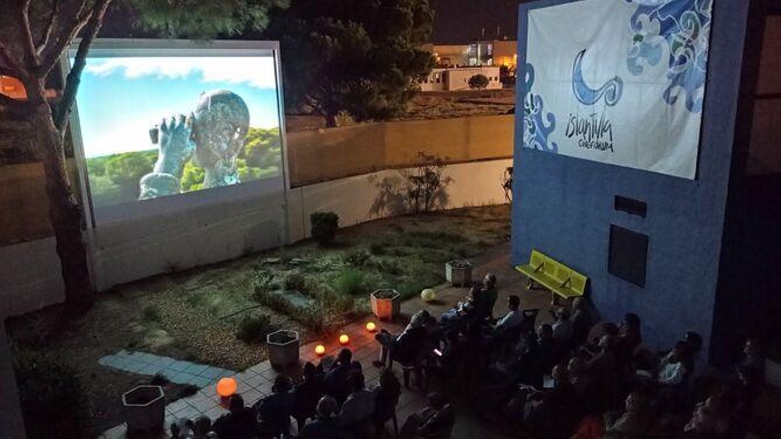 Proyección en el Festival Internacional de Cine bajo la Luna de Islantilla en la de edición de 2023. Proyección en el Festival Internacional de Cine bajo la Luna de Islantilla en la de edición de 2023.