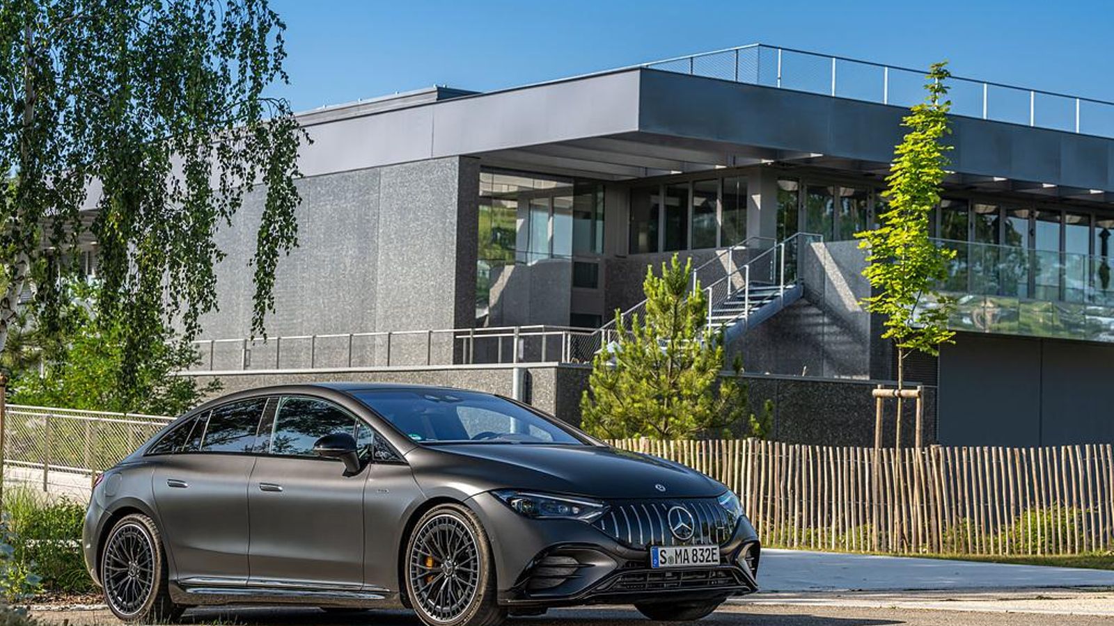 El EQE es la última berlina en incorporarse a la familia de los Mercedes-Benz EQ.