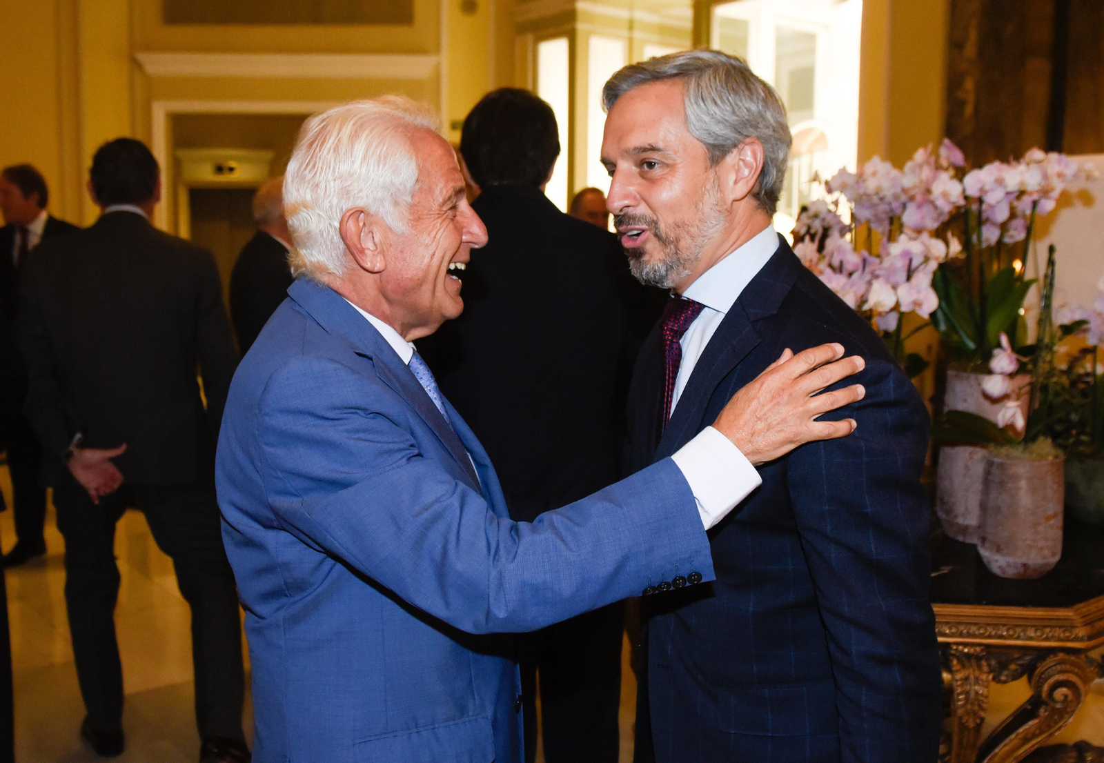 Los invitados al Foro Joly con Juanma Moreno en Madrid, en imágenes