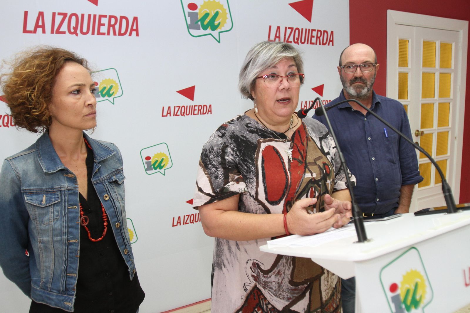 Silvia Zambrano, Mónica Rossi y Pedro Jiménez, en rueda de prensa ayer.