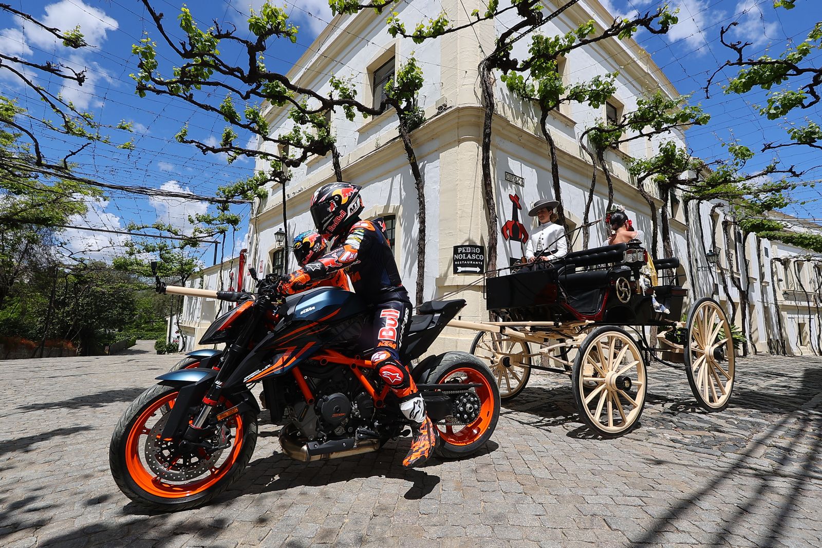 Pedro Acosta y Remy Gardner 'ruedan' en González Byass