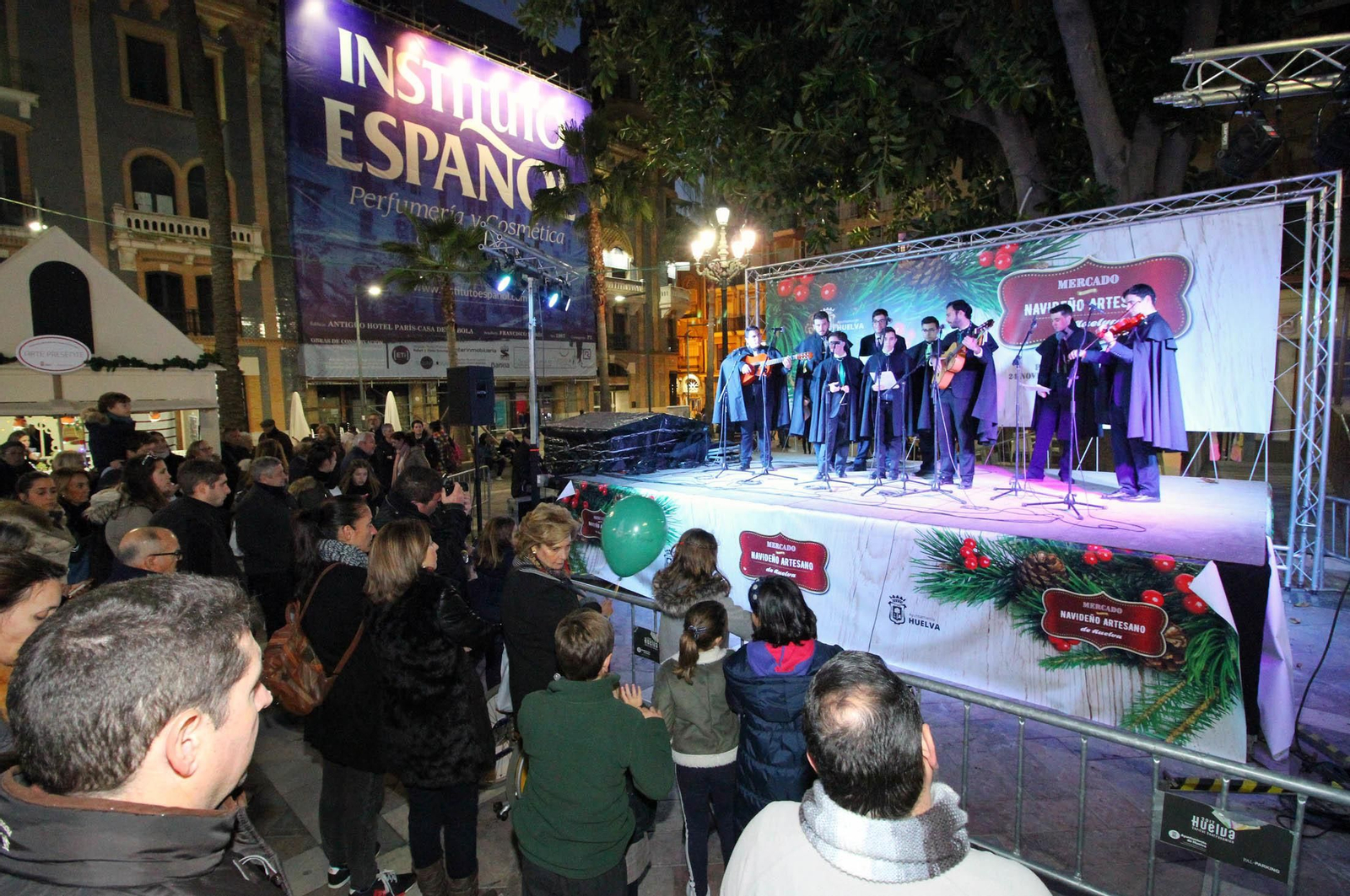 Imágenes del cuentacuento de la Navidad de Huelva Información.