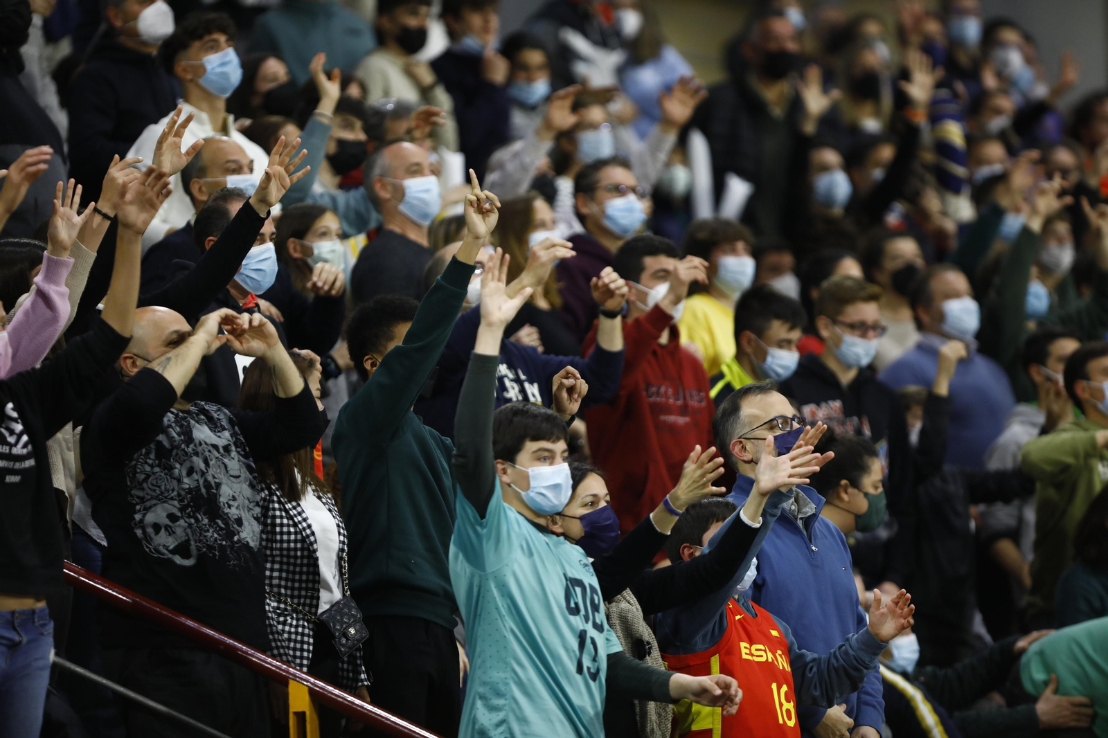 Las imágenes del emotivo encuentro entre España y Ucrania en Córdoba