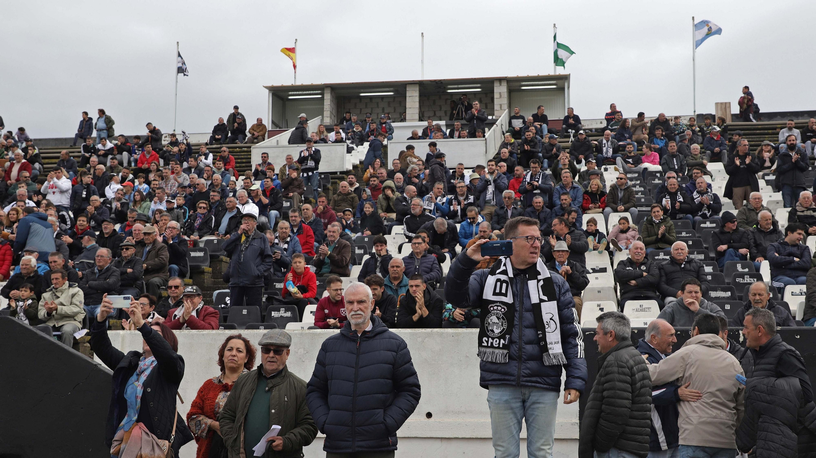 Fotos de la afición en el estadio municipal de La Línea