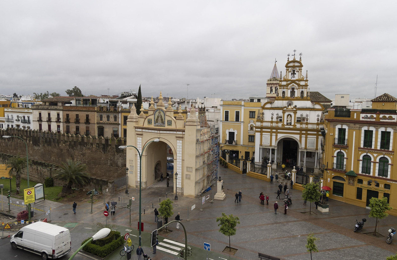 Así luce el Arco de la Macarena tras su restauración, todas las imágenes