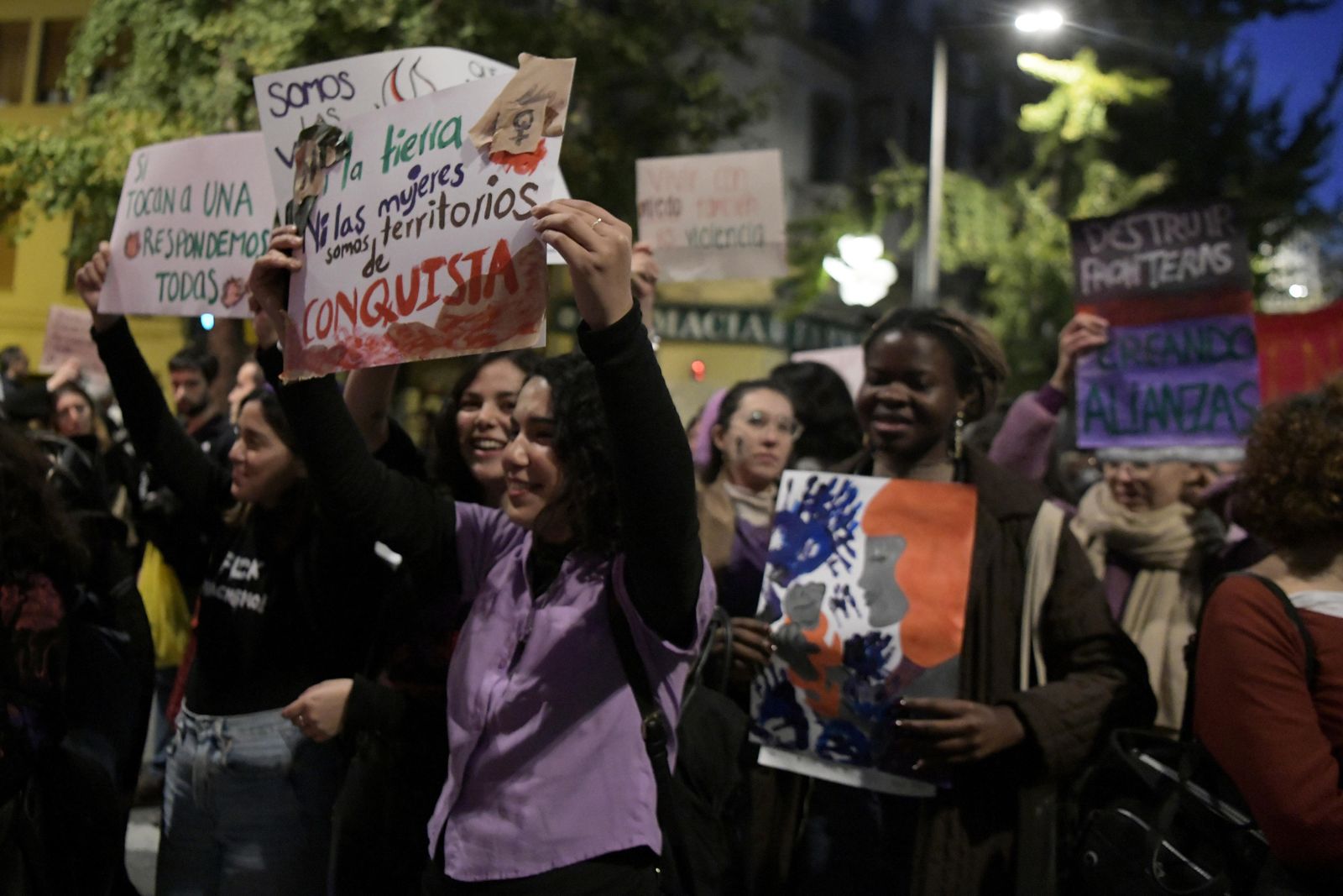 La manifestación del 25-N en Granada, en imágenes