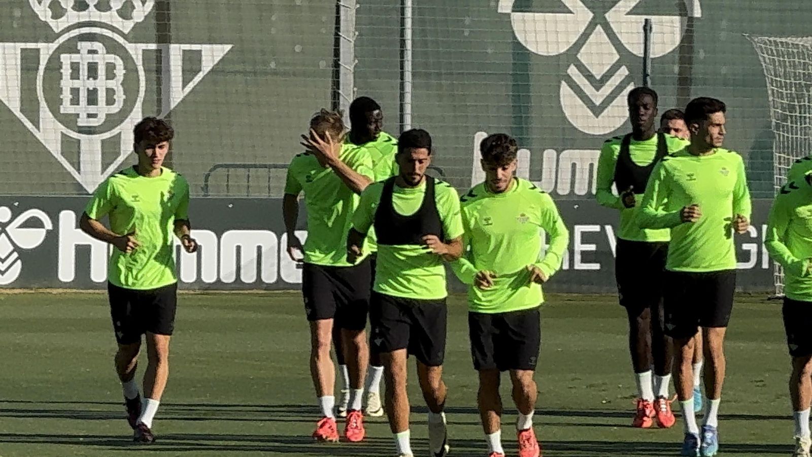 Mateo y Jesús entrenan con el grupo