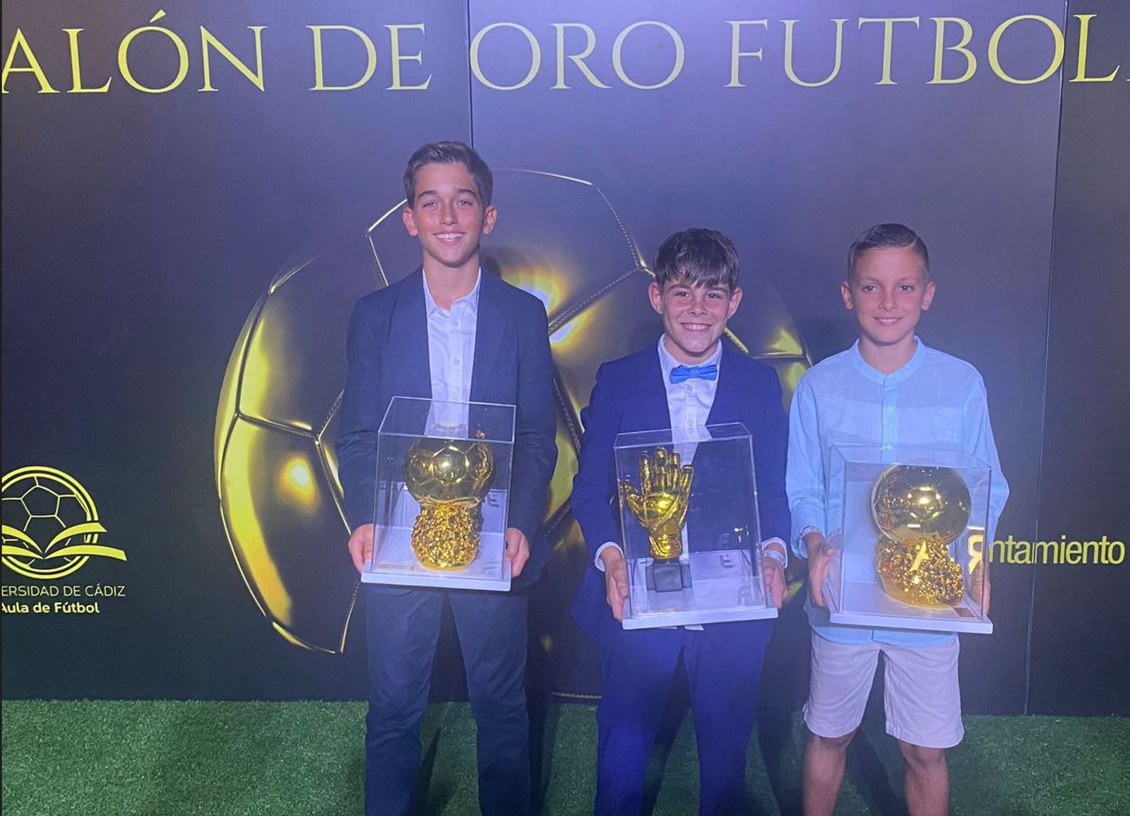 Hugo Pérez, Carlos Contreras y Sergio Luque, con sus trofeos