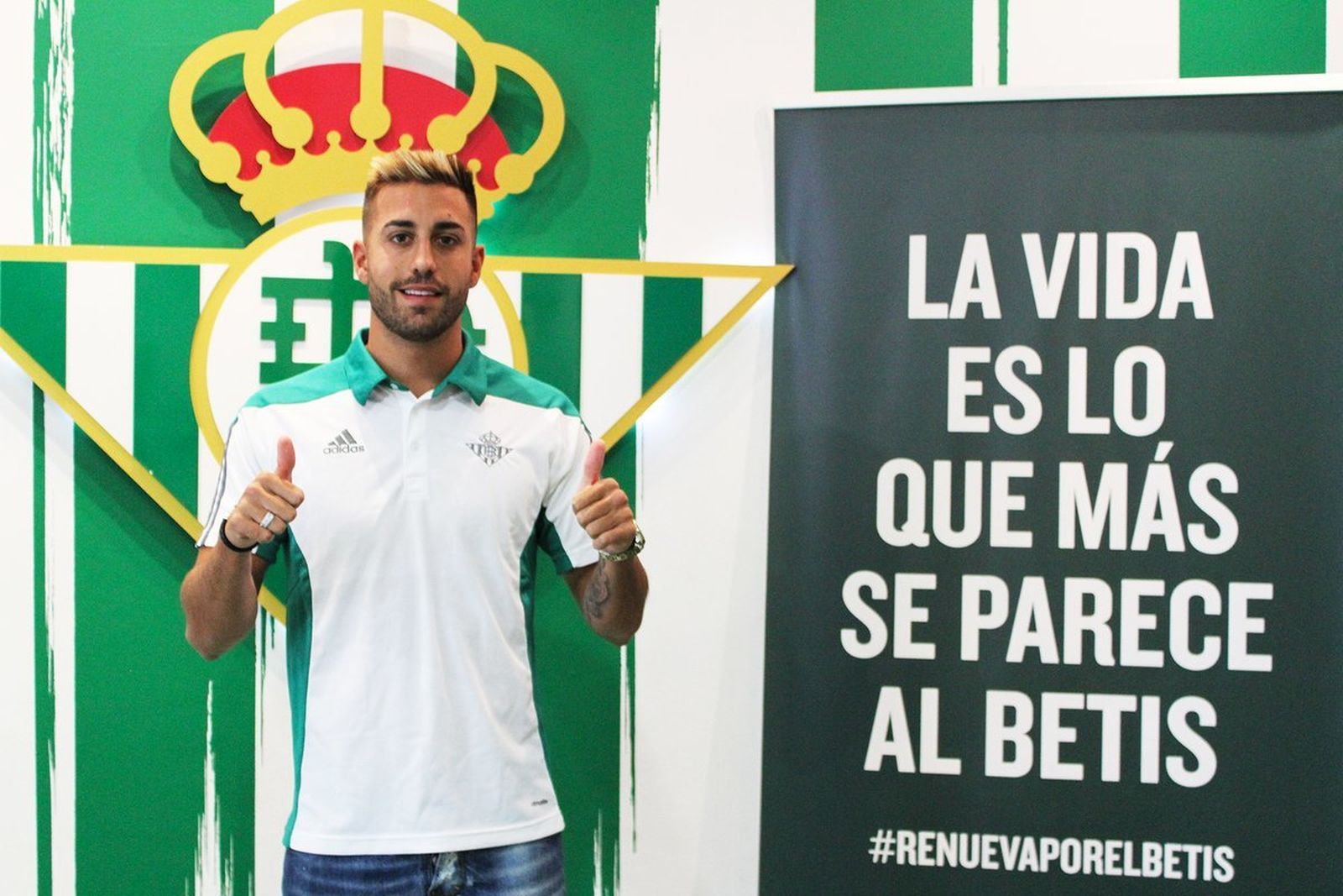 Camarasa posa en el Benito Villamarín