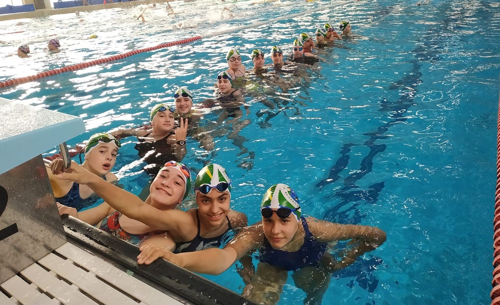 Los alevines del CN Mairena en una foto cedida por el club.