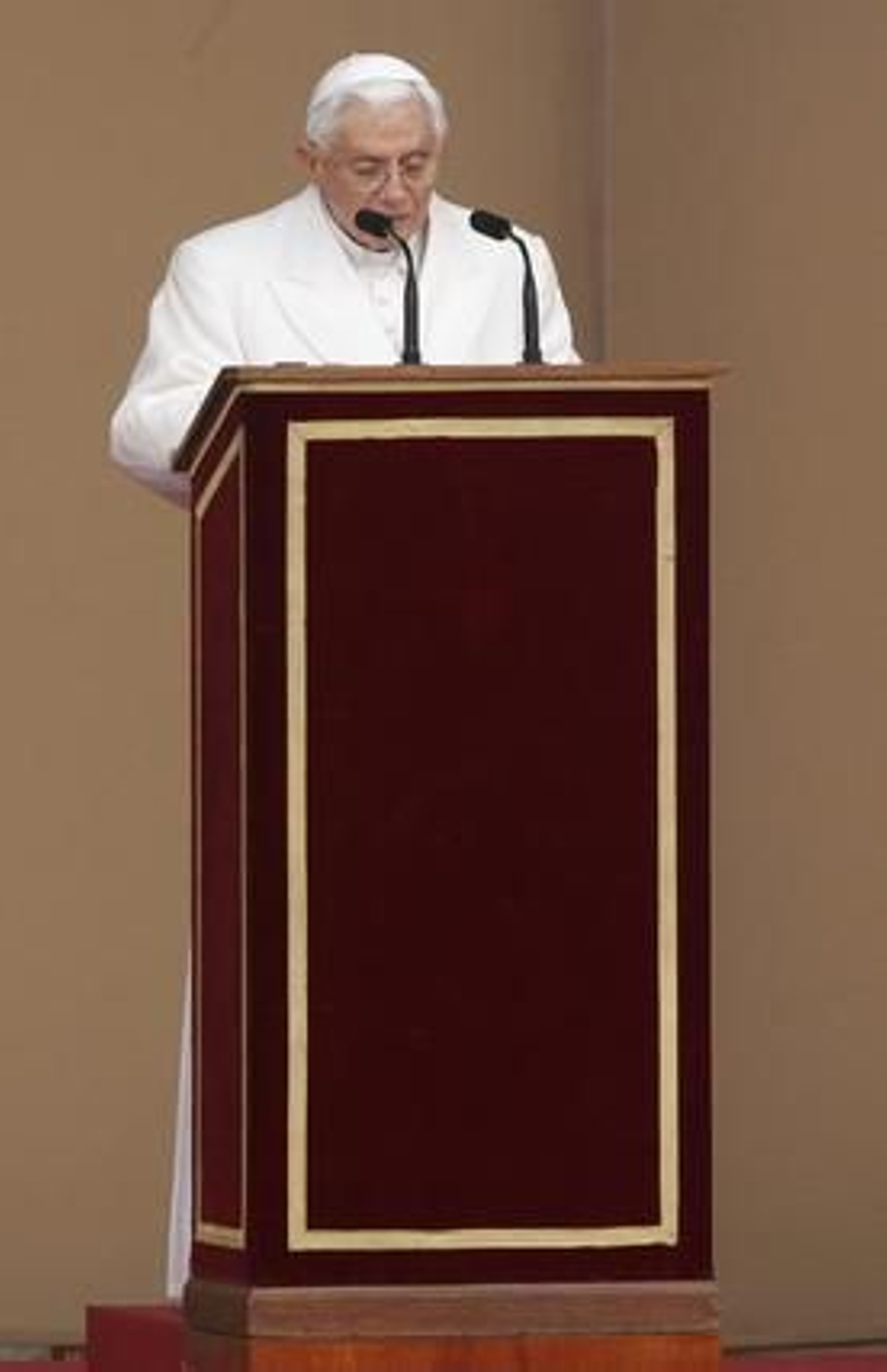 El papa Benedicto XVI realizó su primera parada en España en Santiago de Compostela. 

Foto: EFE