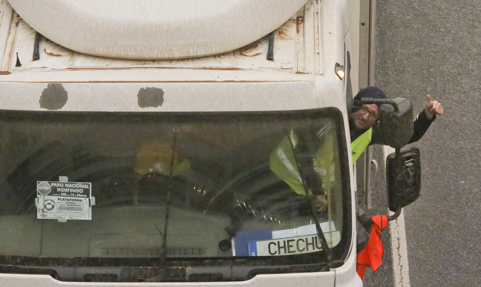 La huelga de transportistas se hace notar en Málaga, en fotos