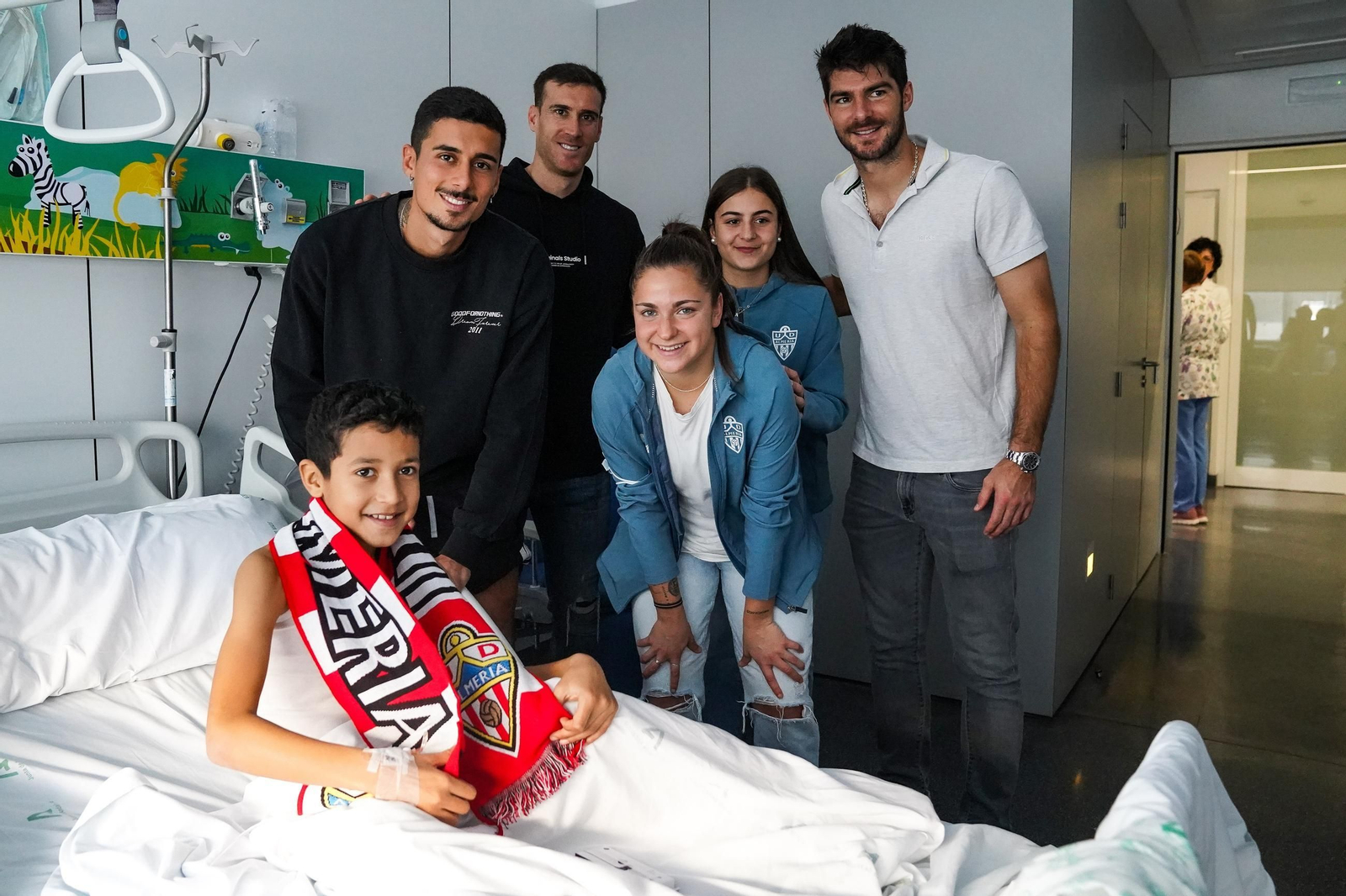 Imágenes de la tradicional visita del Almería a Torrecárdenas por Reyes