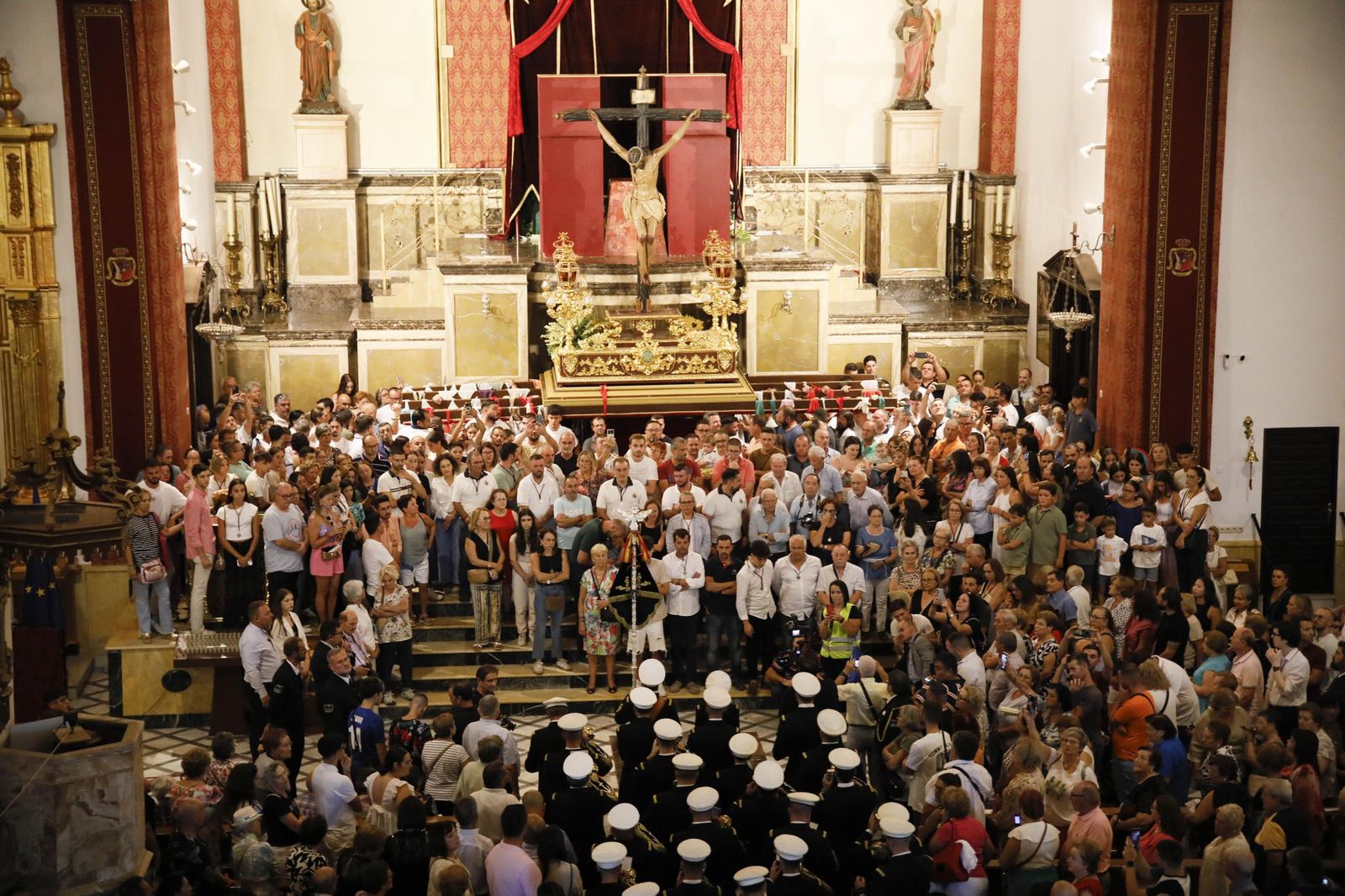 Las imágenes de la misa vespertina y procesión del Cristo de la Luz de Dalías