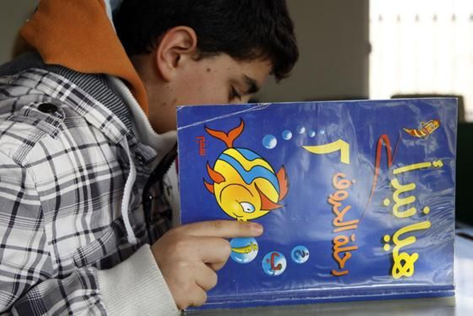 Un alumno de segundo de ESO del instituto Albaicín en una de las clases de esta semana. / Pepe Villoslada