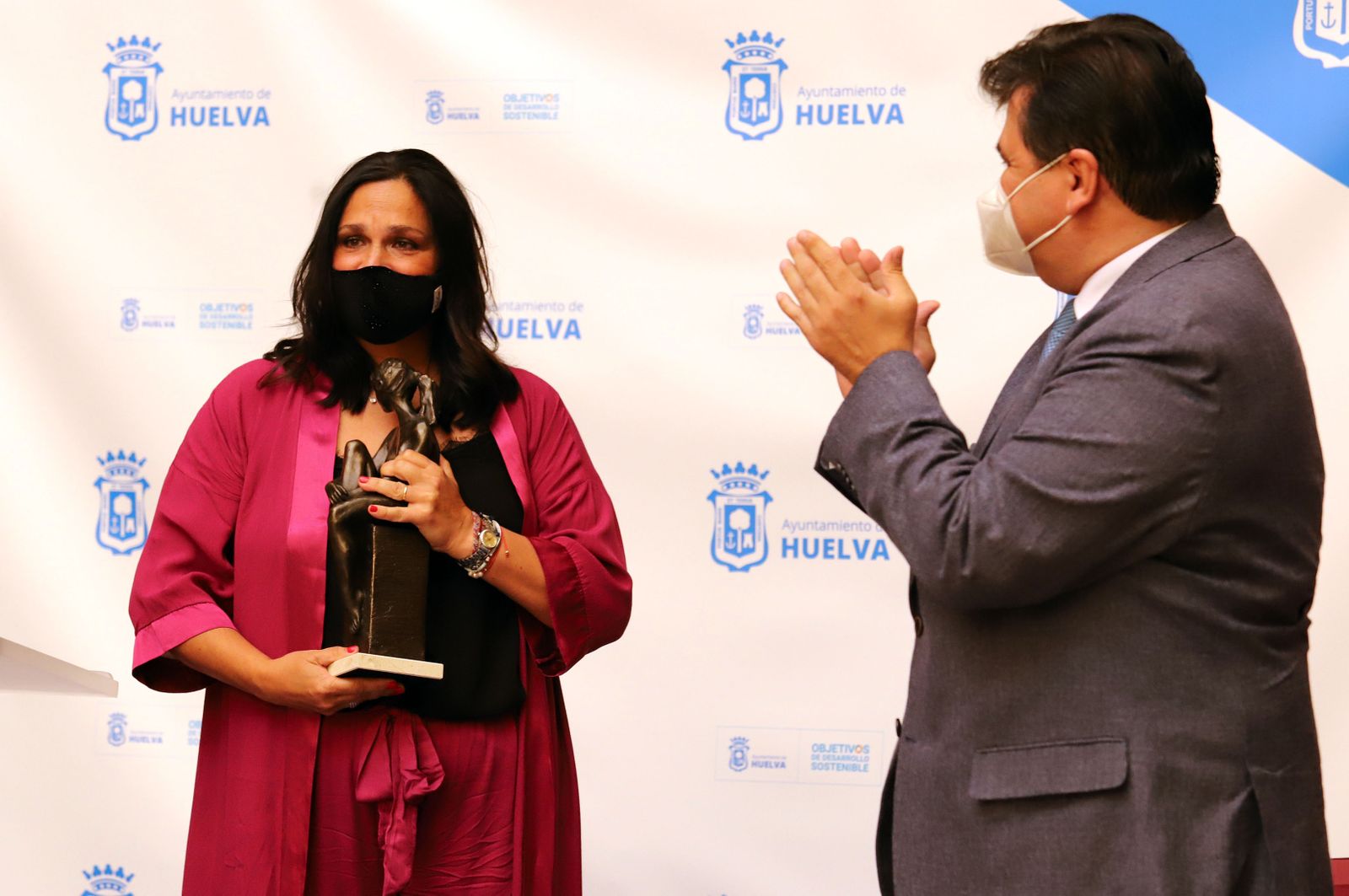 Imágenes de la entrega del Premio Marismas a Juana Carrillo y a Gabriela de la Fuente en su XIX edición