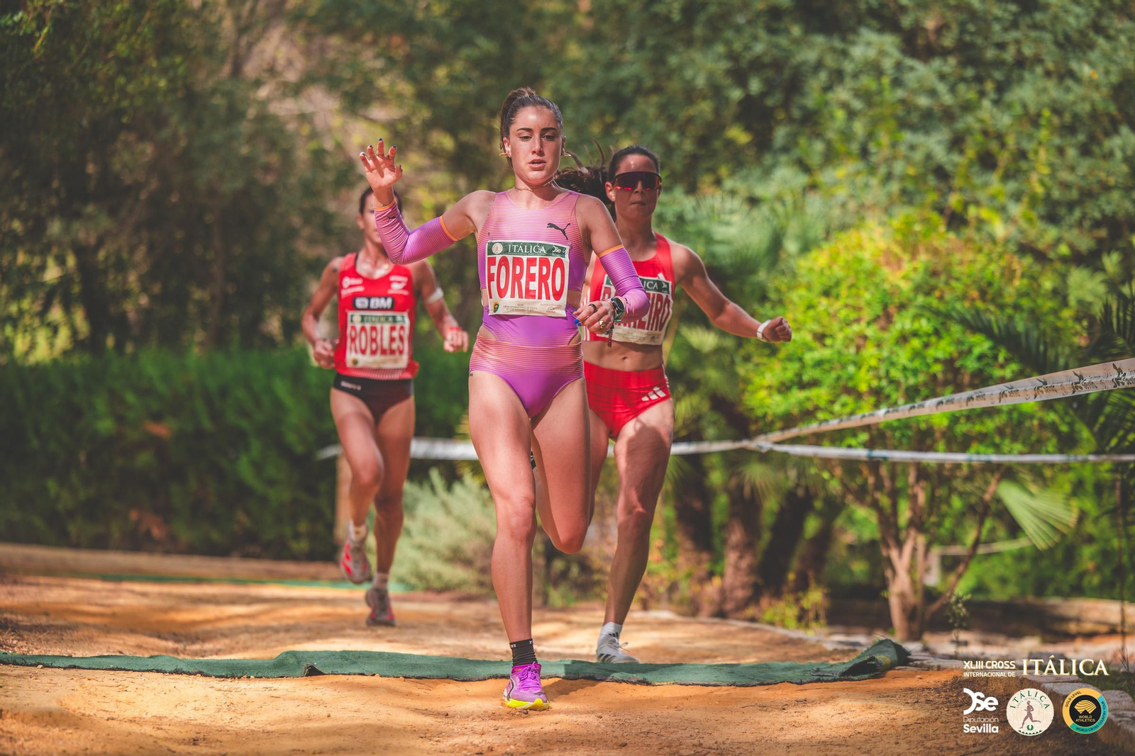 Búscate en las fotos del Cross de Itálica 2025 | 11