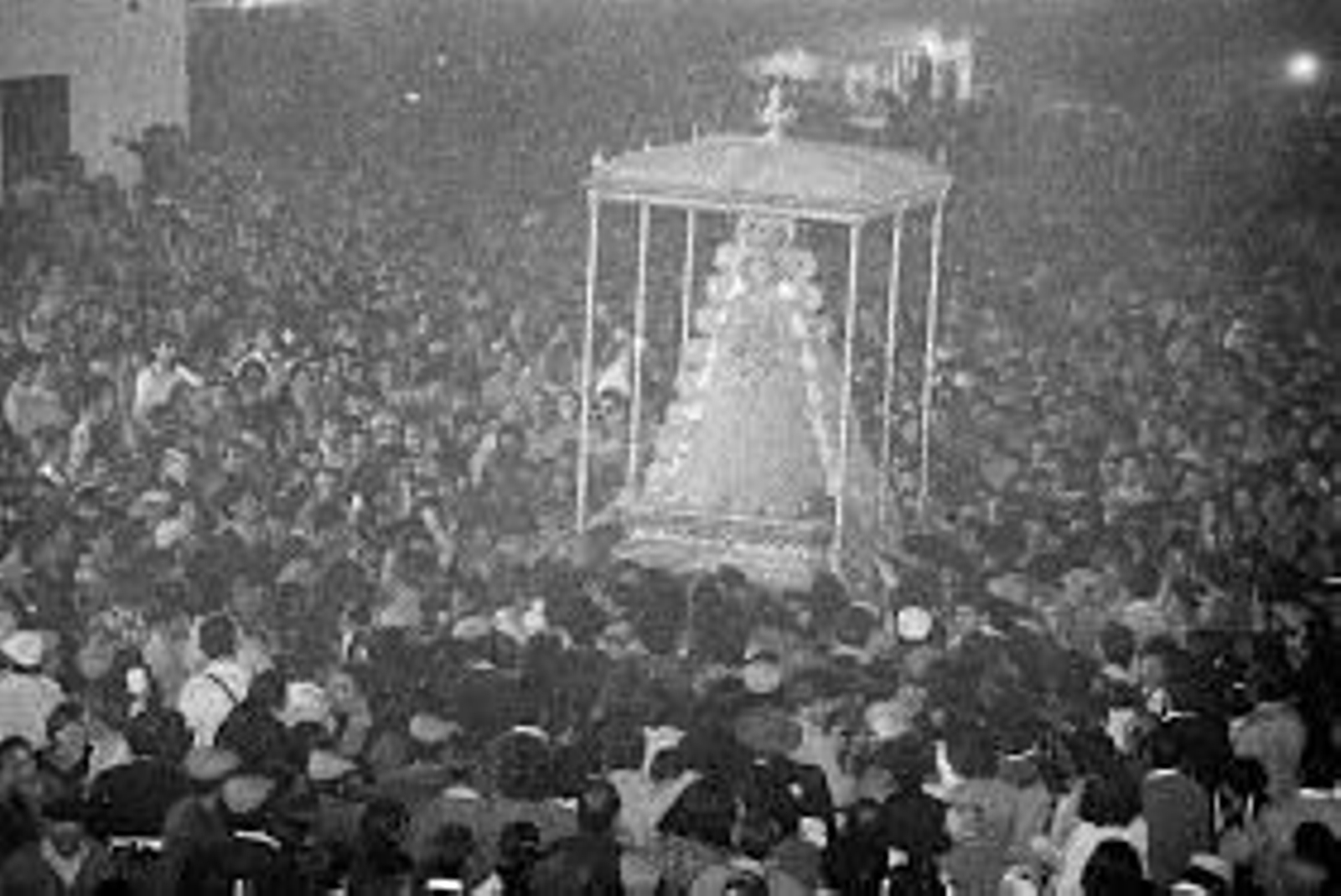 Salto de la reja y procesión en los años 80