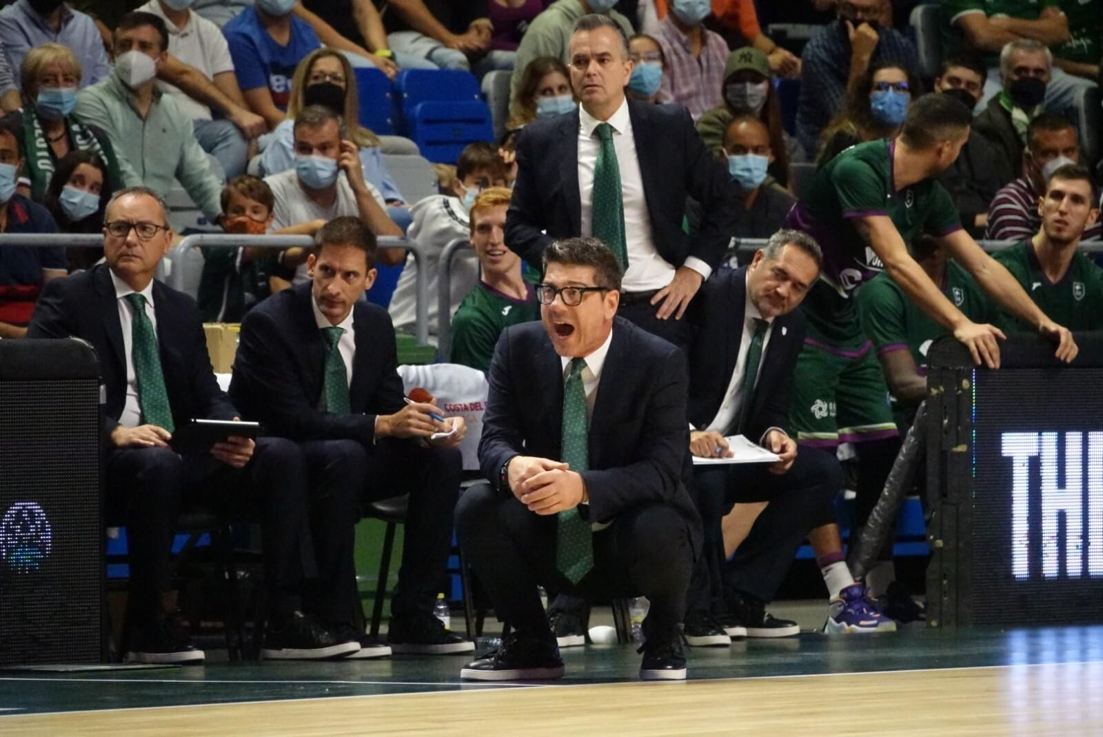 Ángel Sánchez-Cañete, arriba de Katsikaris, en un partido.